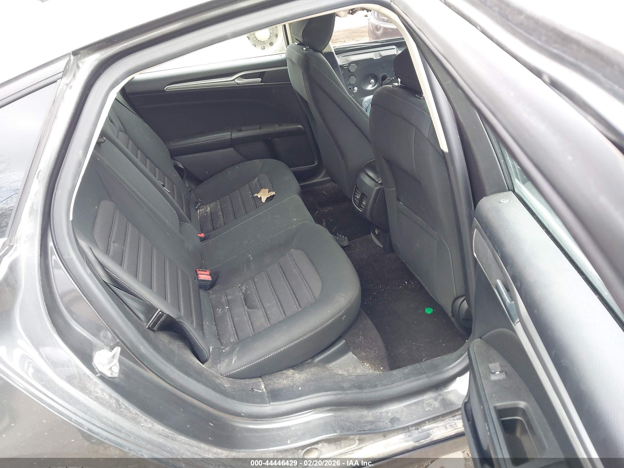 FORD FUSION image 8