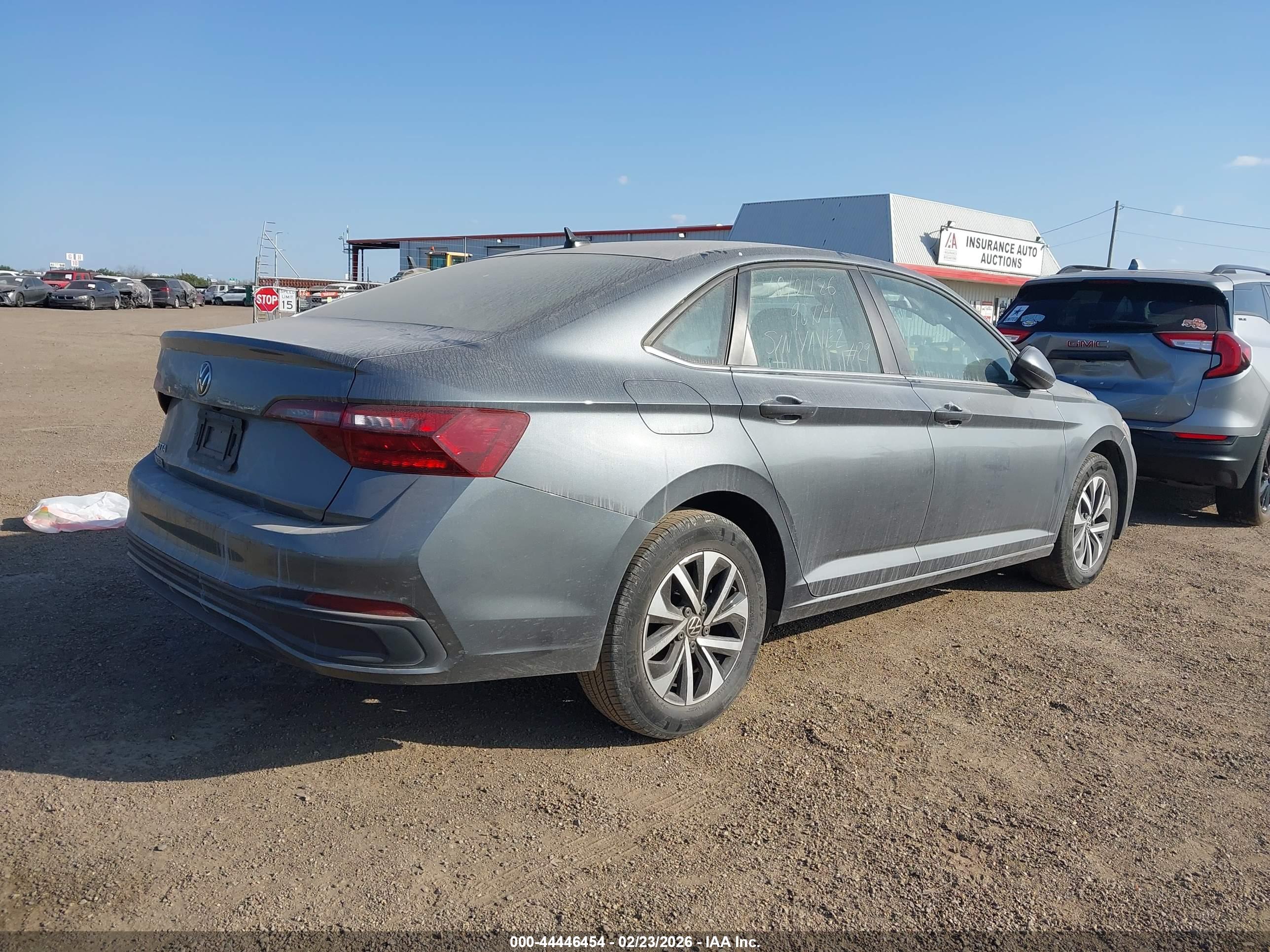 VOLKSWAGEN JETTA image 4