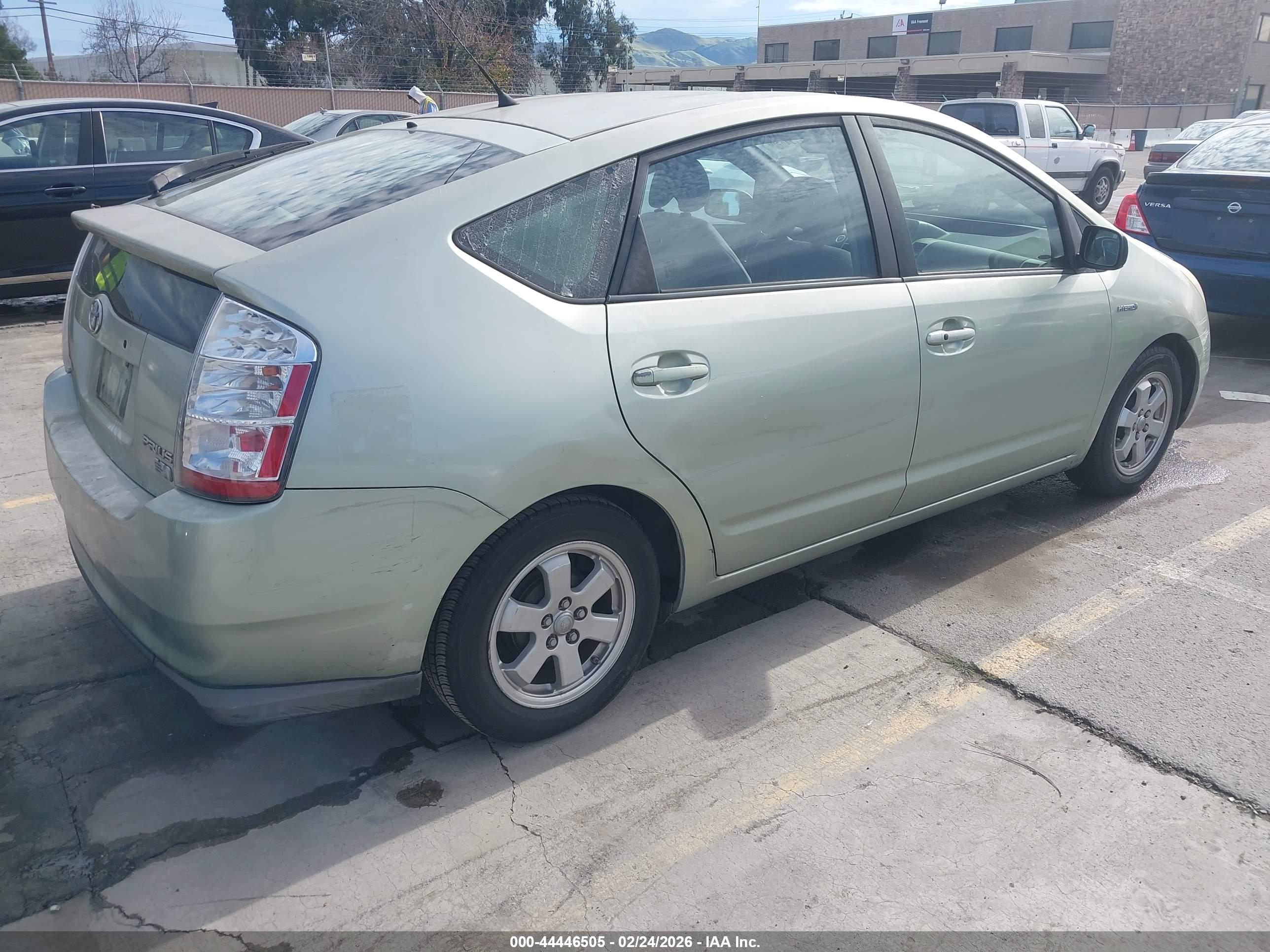 TOYOTA PRIUS image 4