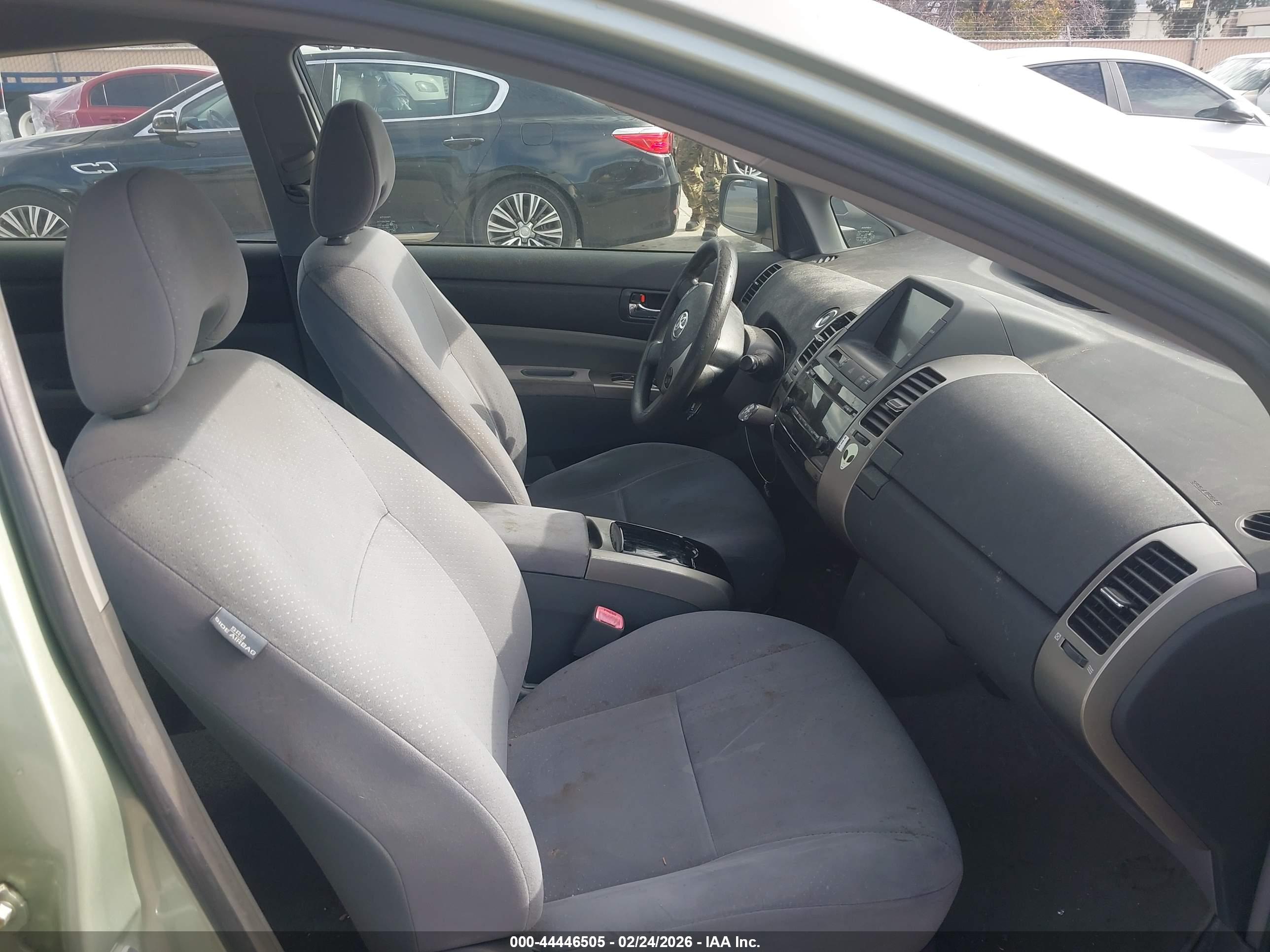 TOYOTA PRIUS image 5