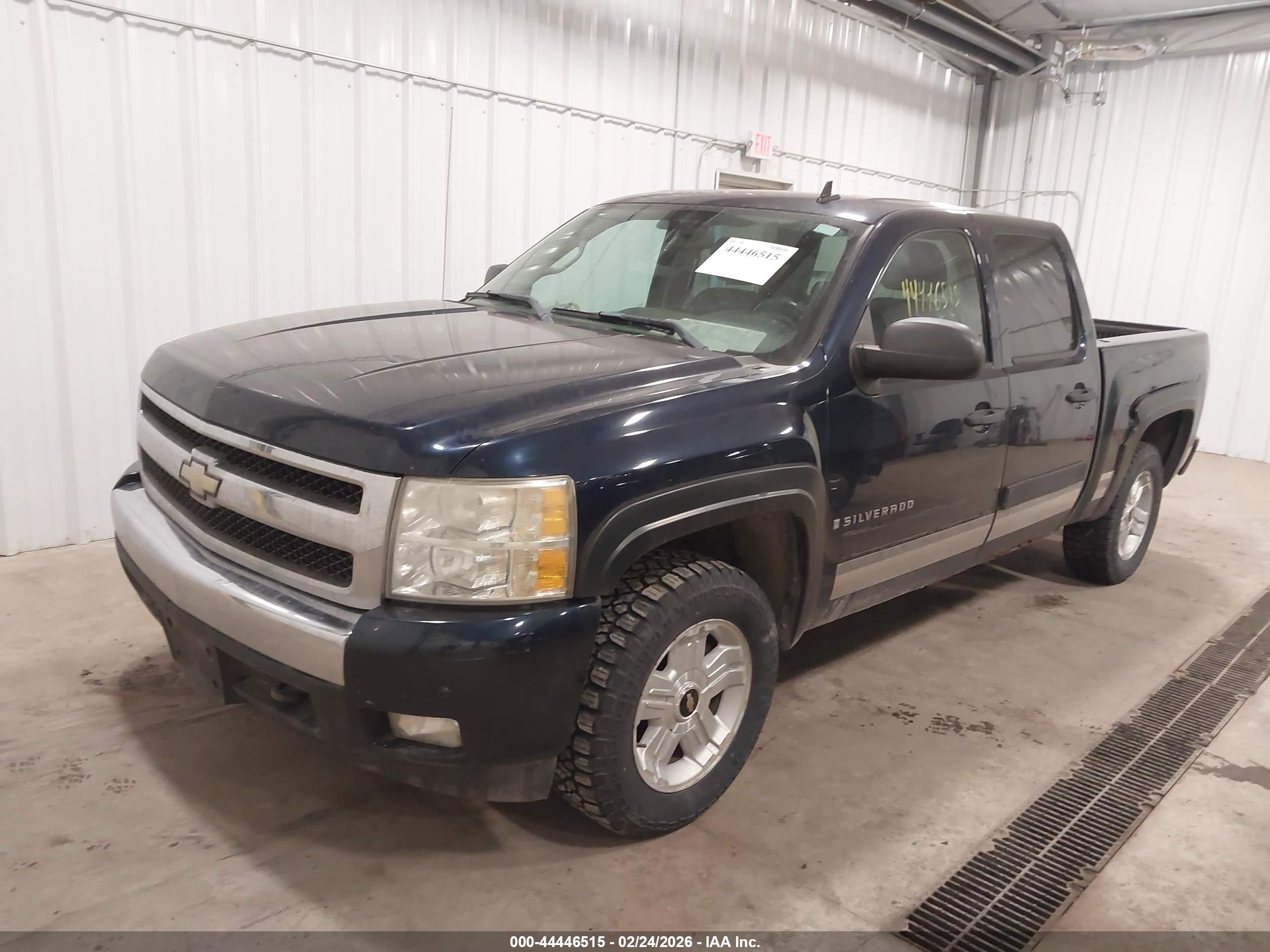 CHEVROLET SILVERADO image 2