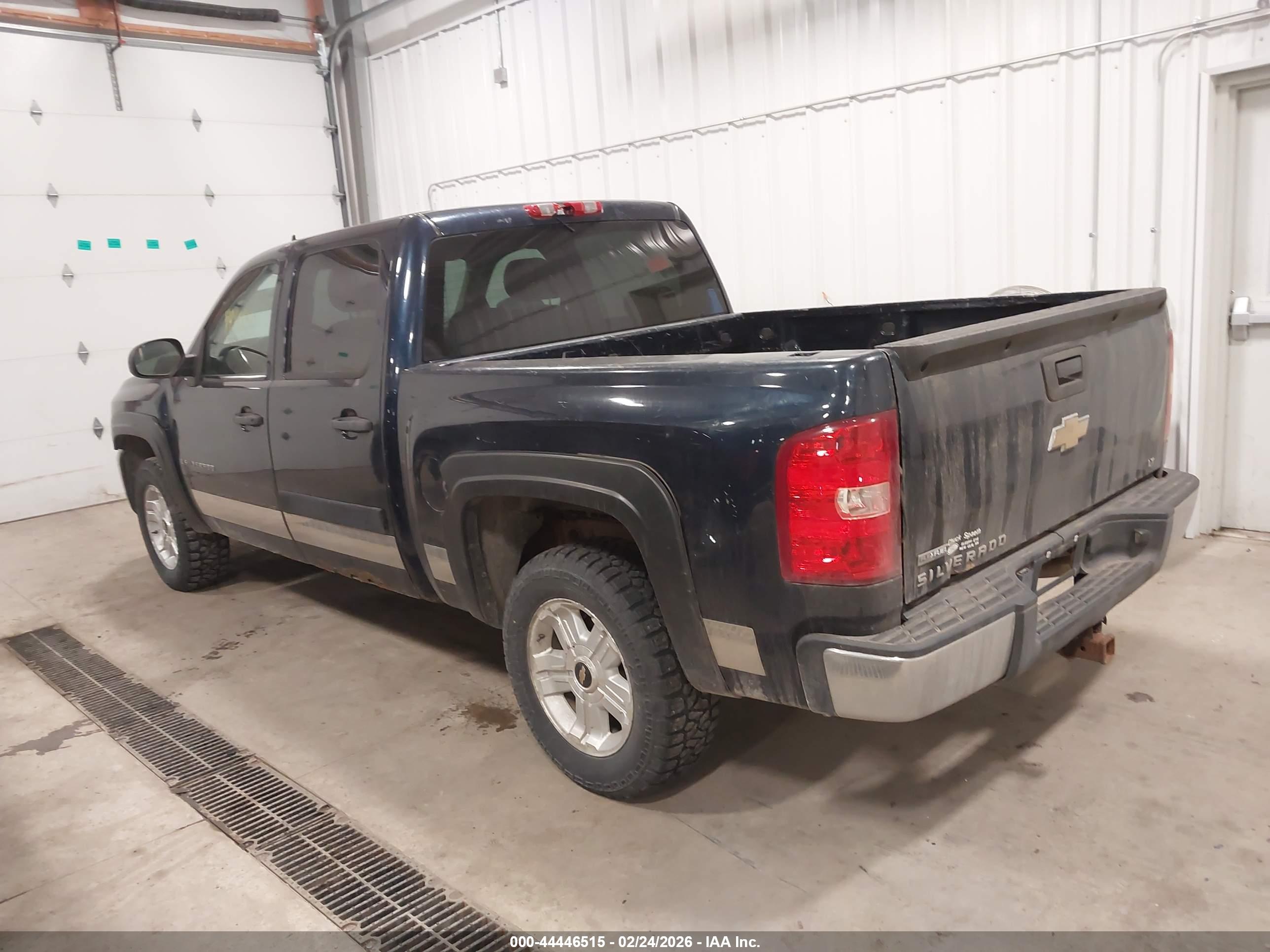 CHEVROLET SILVERADO image 3