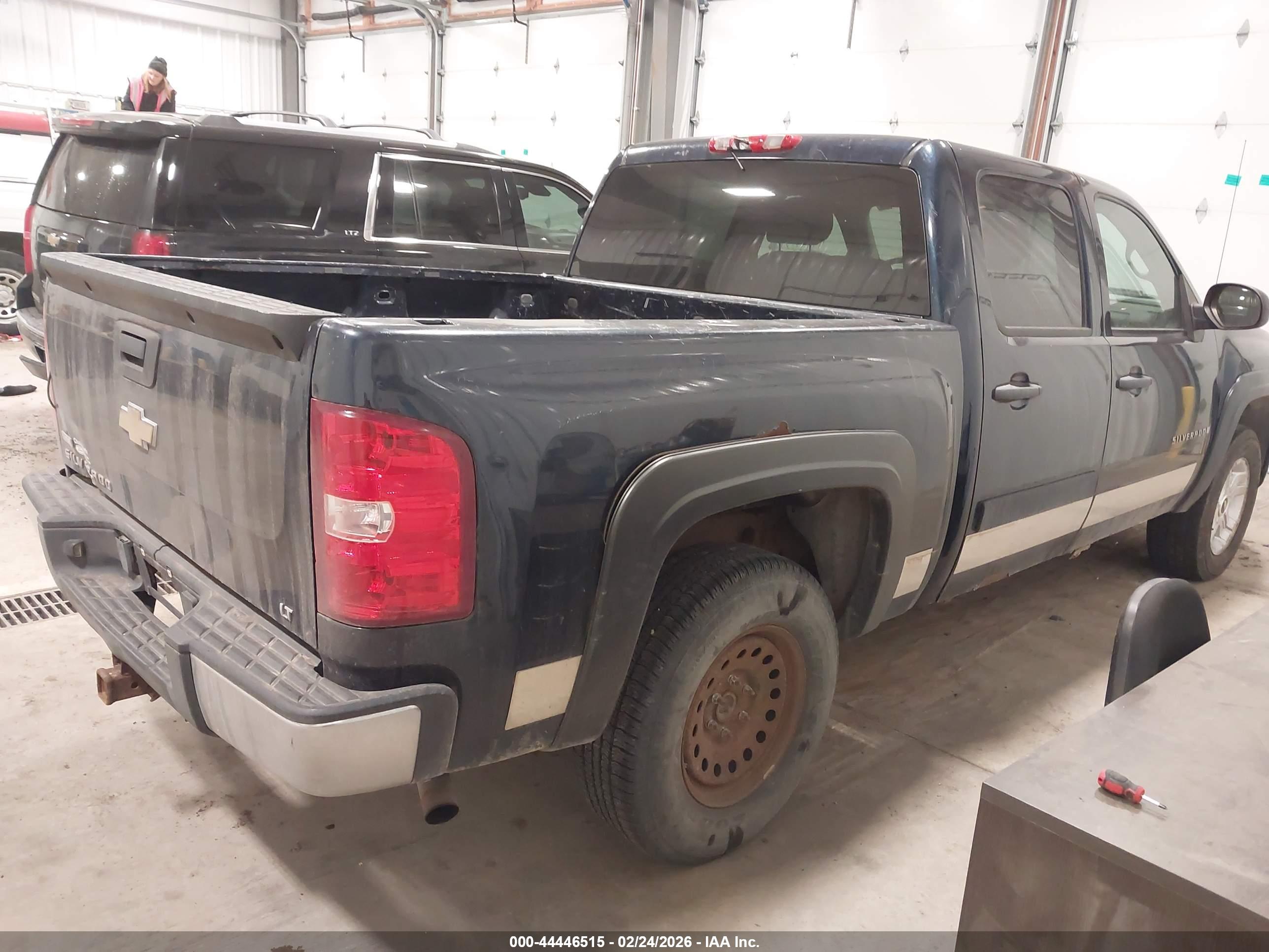 CHEVROLET SILVERADO image 4