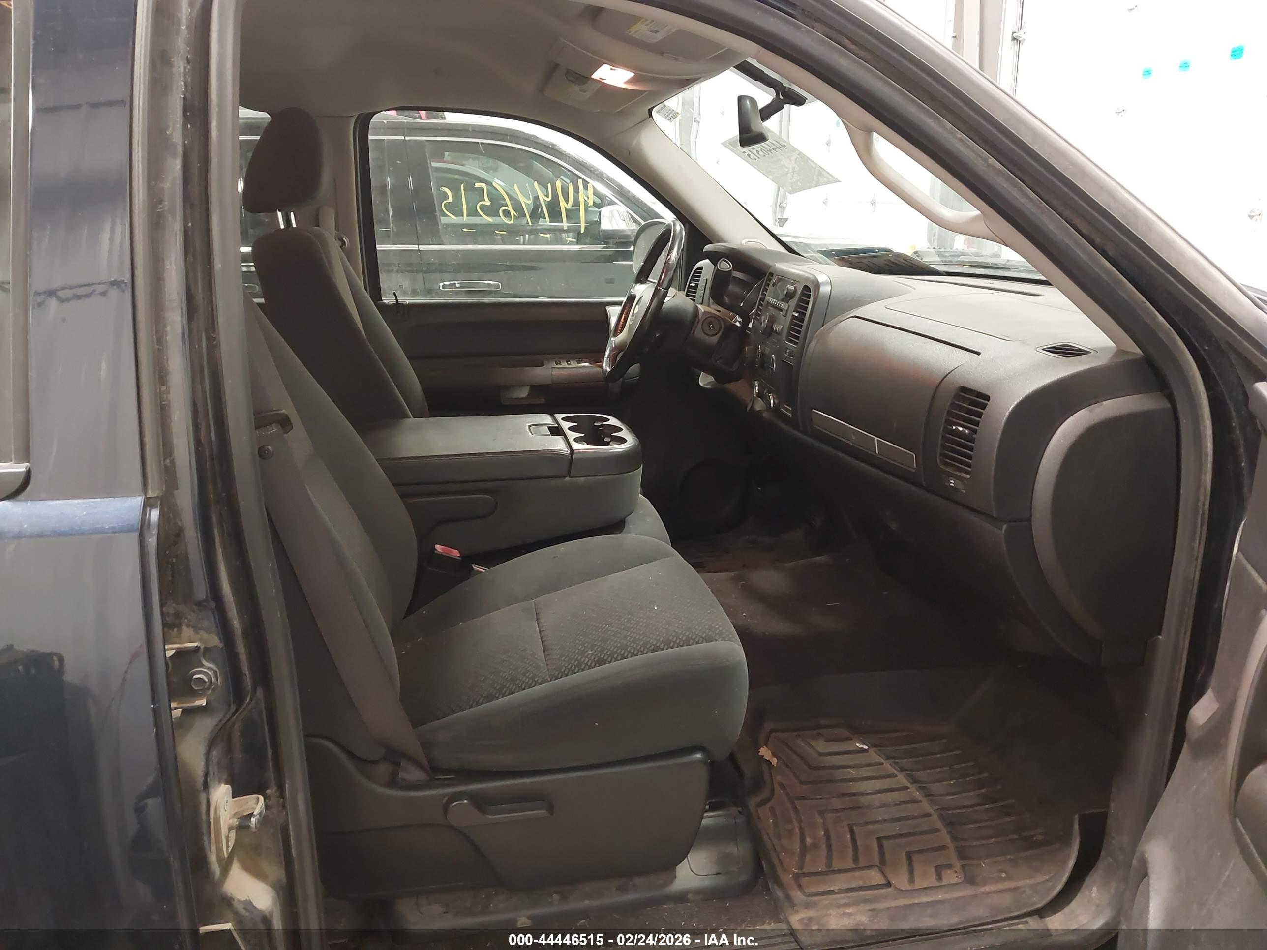CHEVROLET SILVERADO image 5