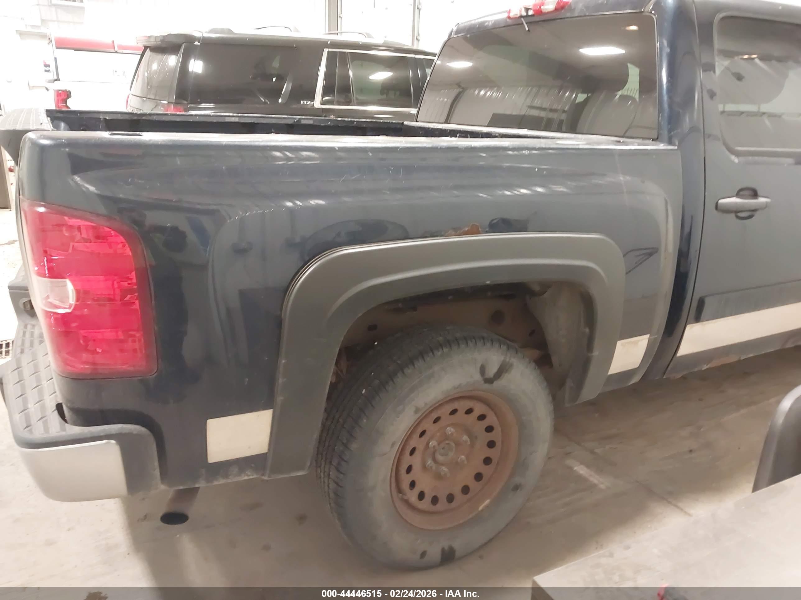 CHEVROLET SILVERADO image 6