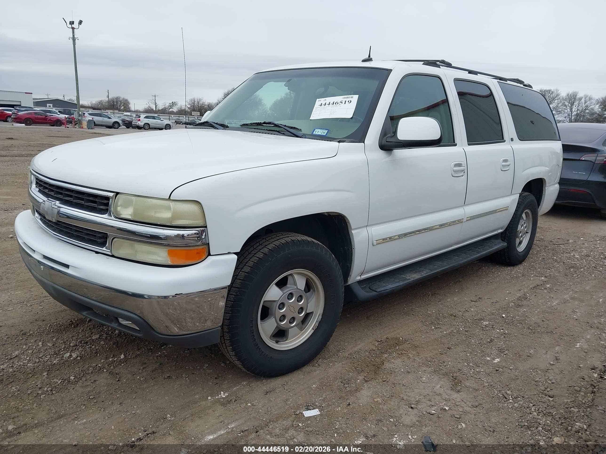 CHEVROLET SUBURBAN image 2