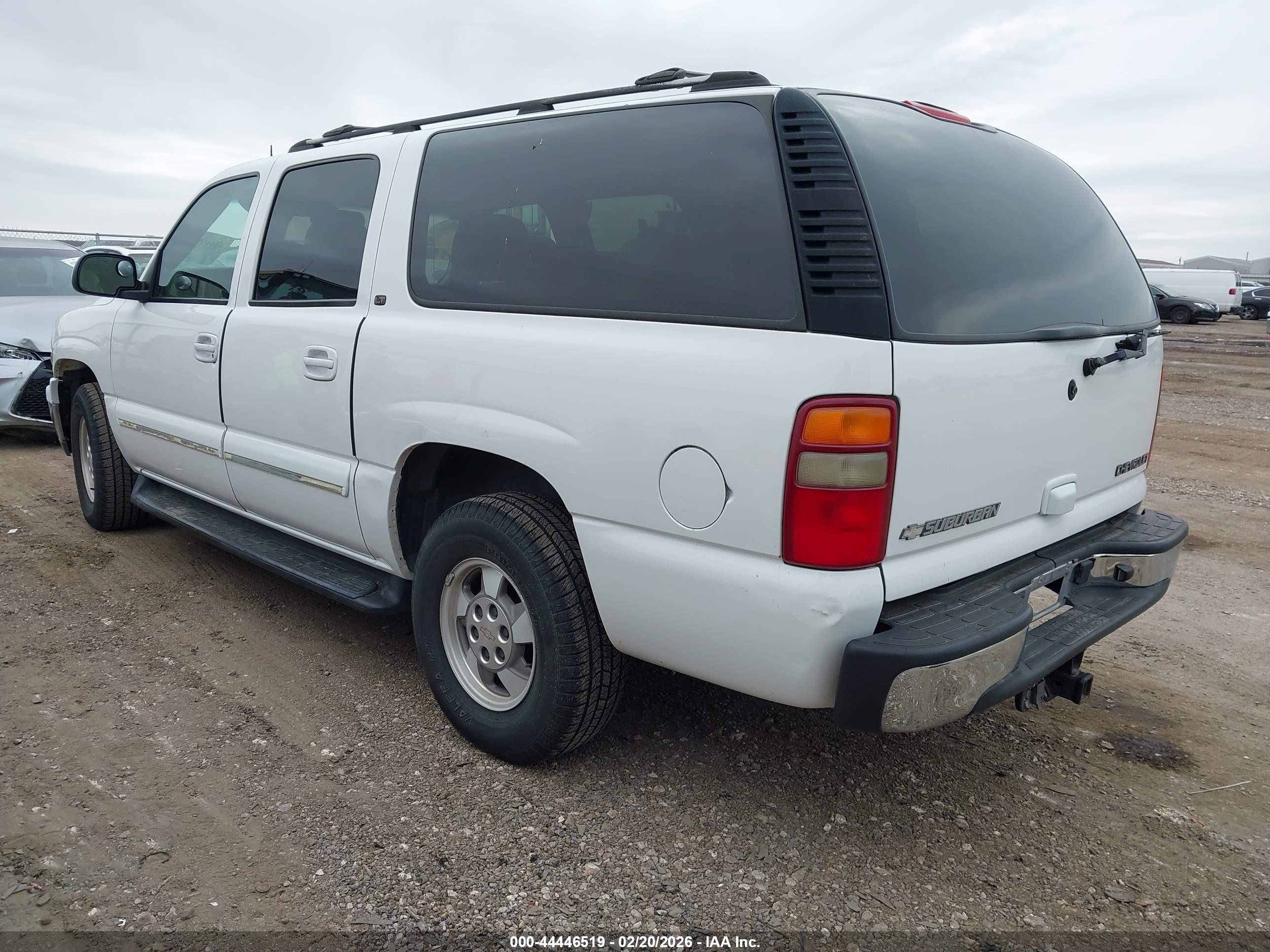 CHEVROLET SUBURBAN image 3