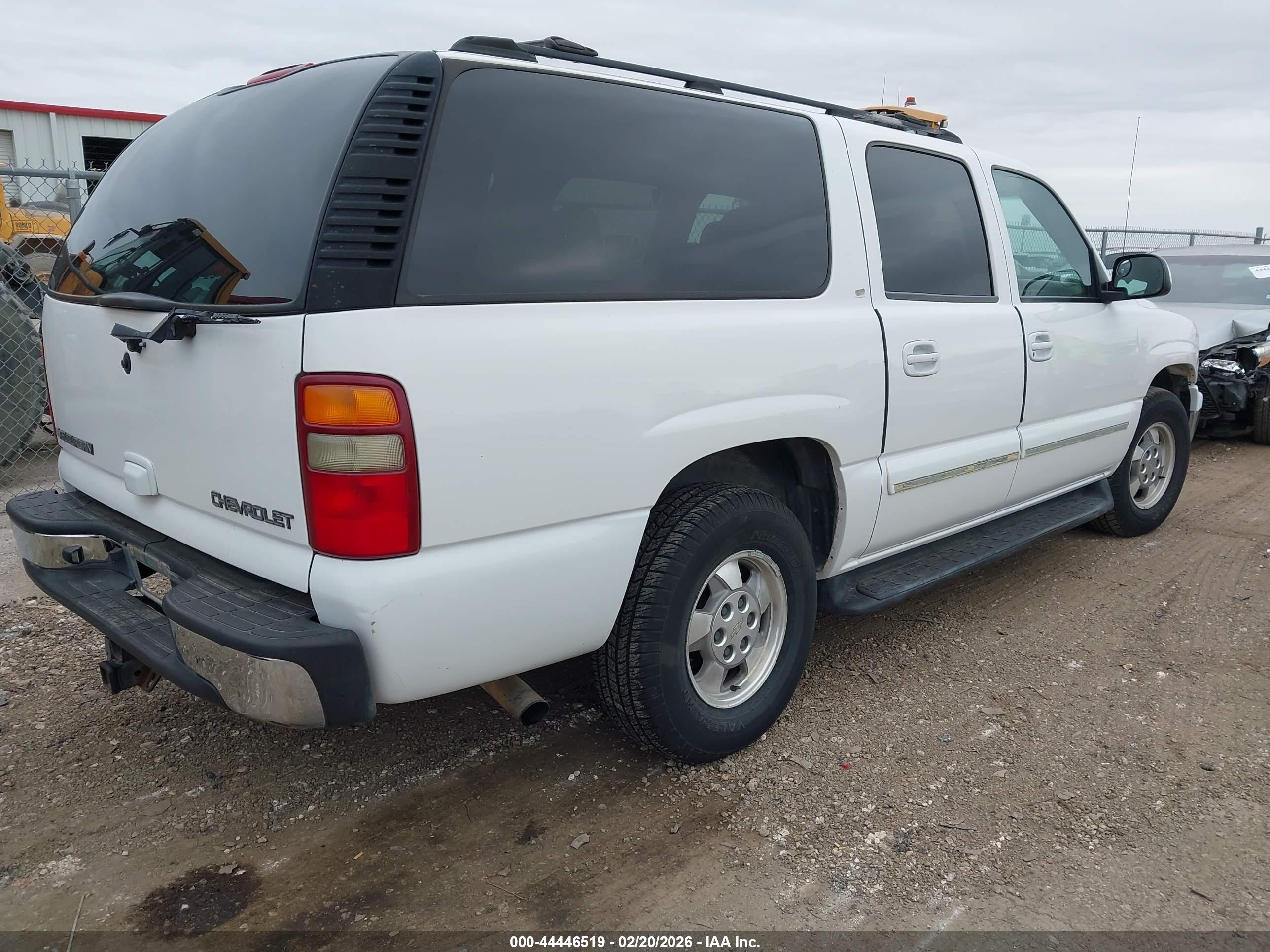 CHEVROLET SUBURBAN image 4
