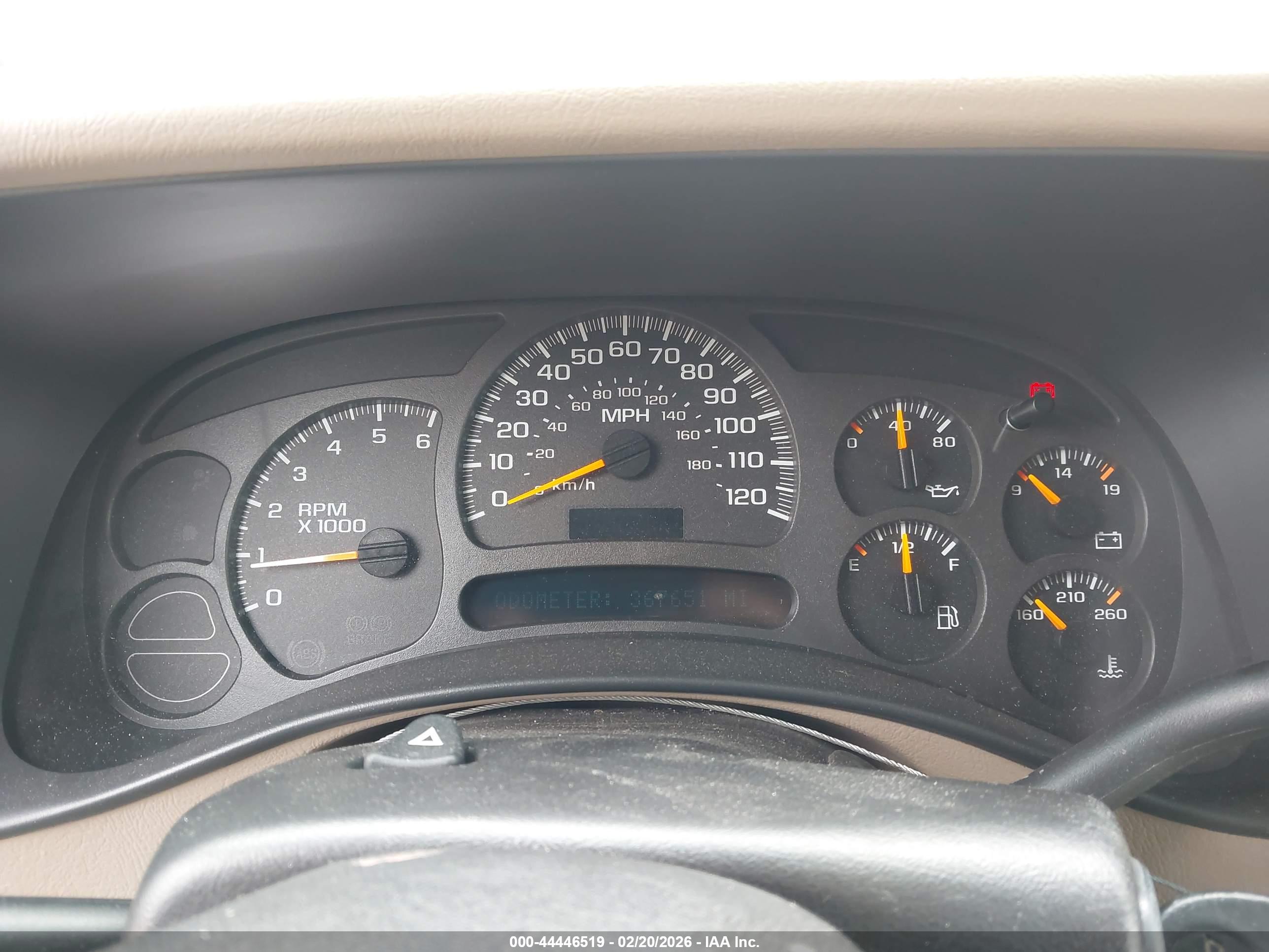CHEVROLET SUBURBAN image 7