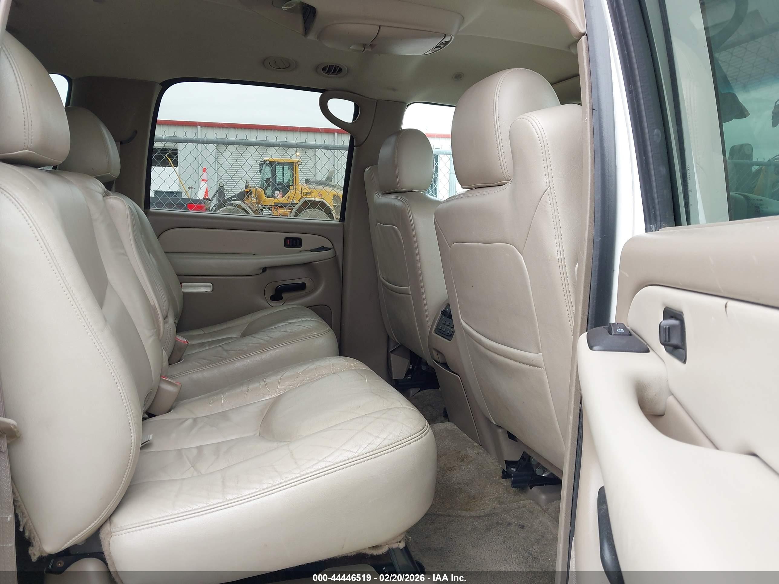 CHEVROLET SUBURBAN image 8