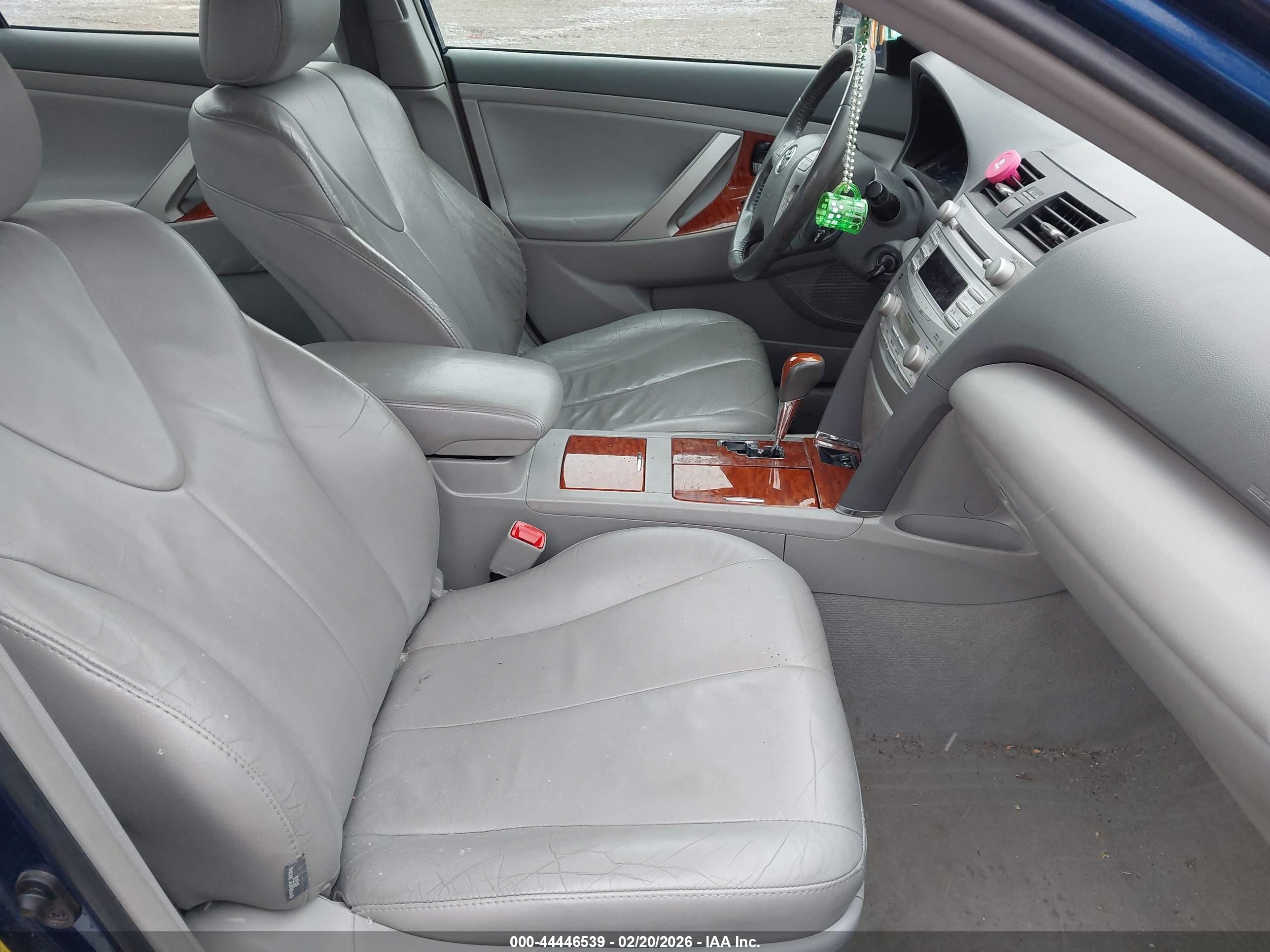 TOYOTA CAMRY image 5