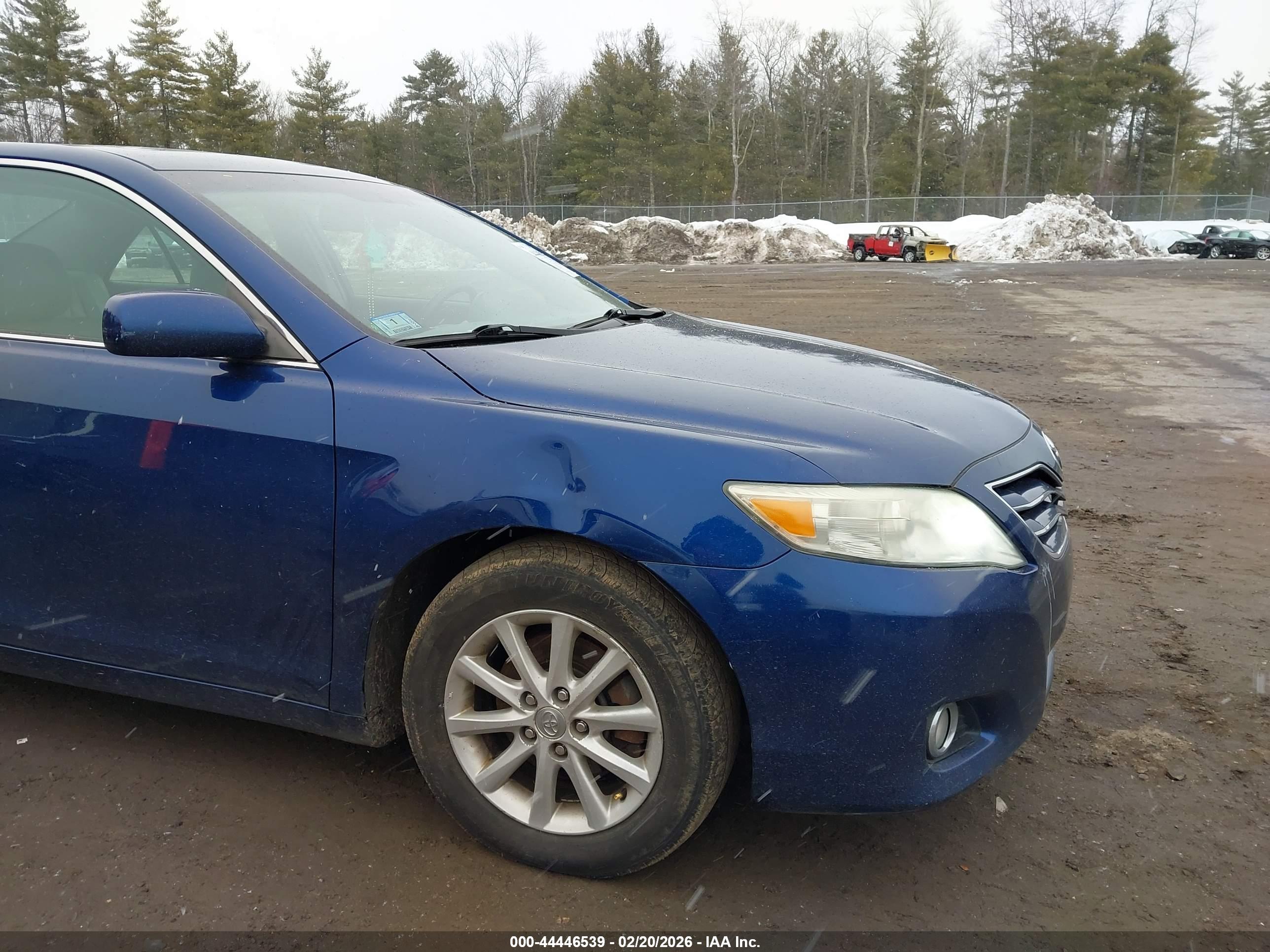 TOYOTA CAMRY image 6