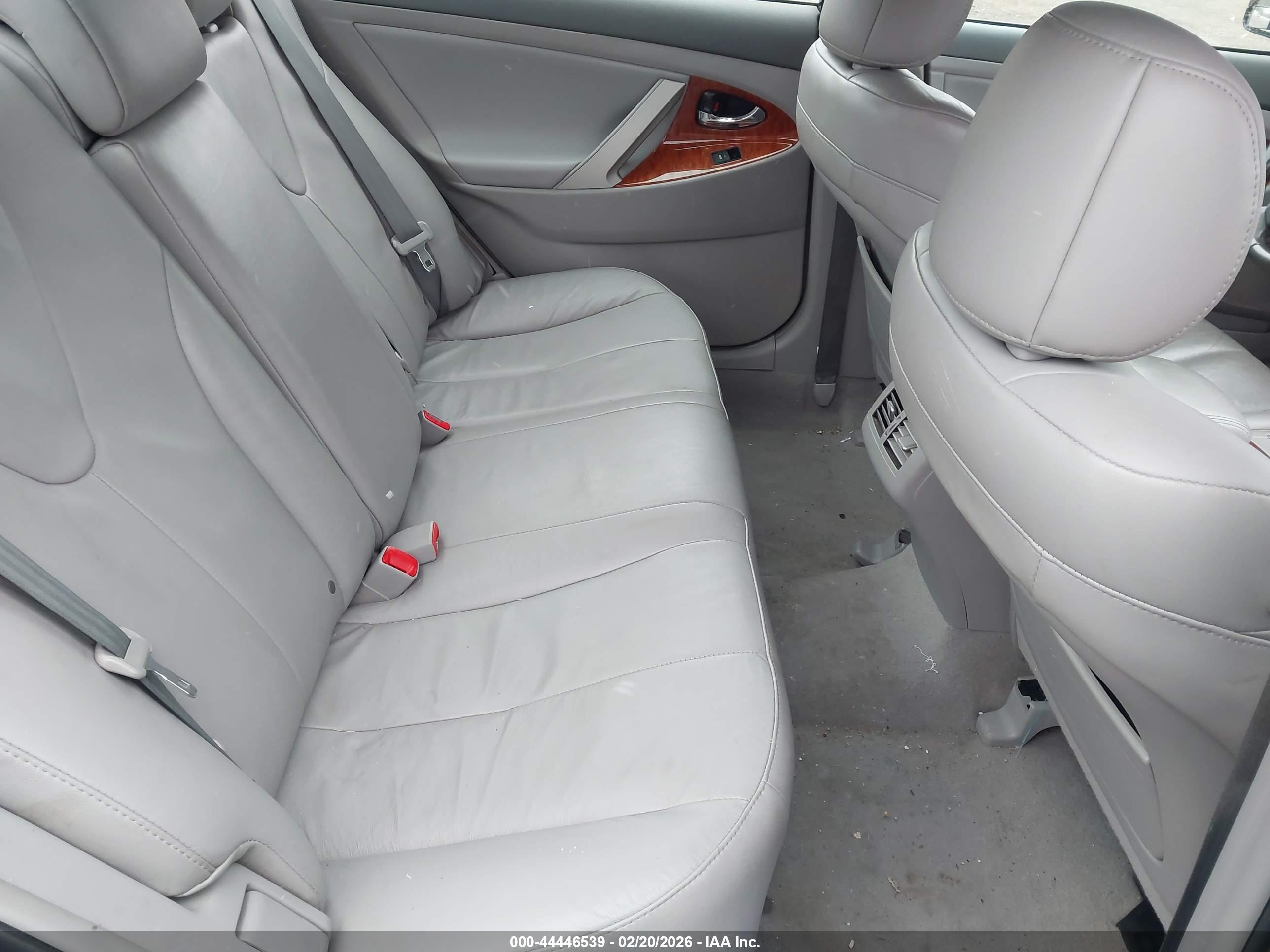 TOYOTA CAMRY image 8