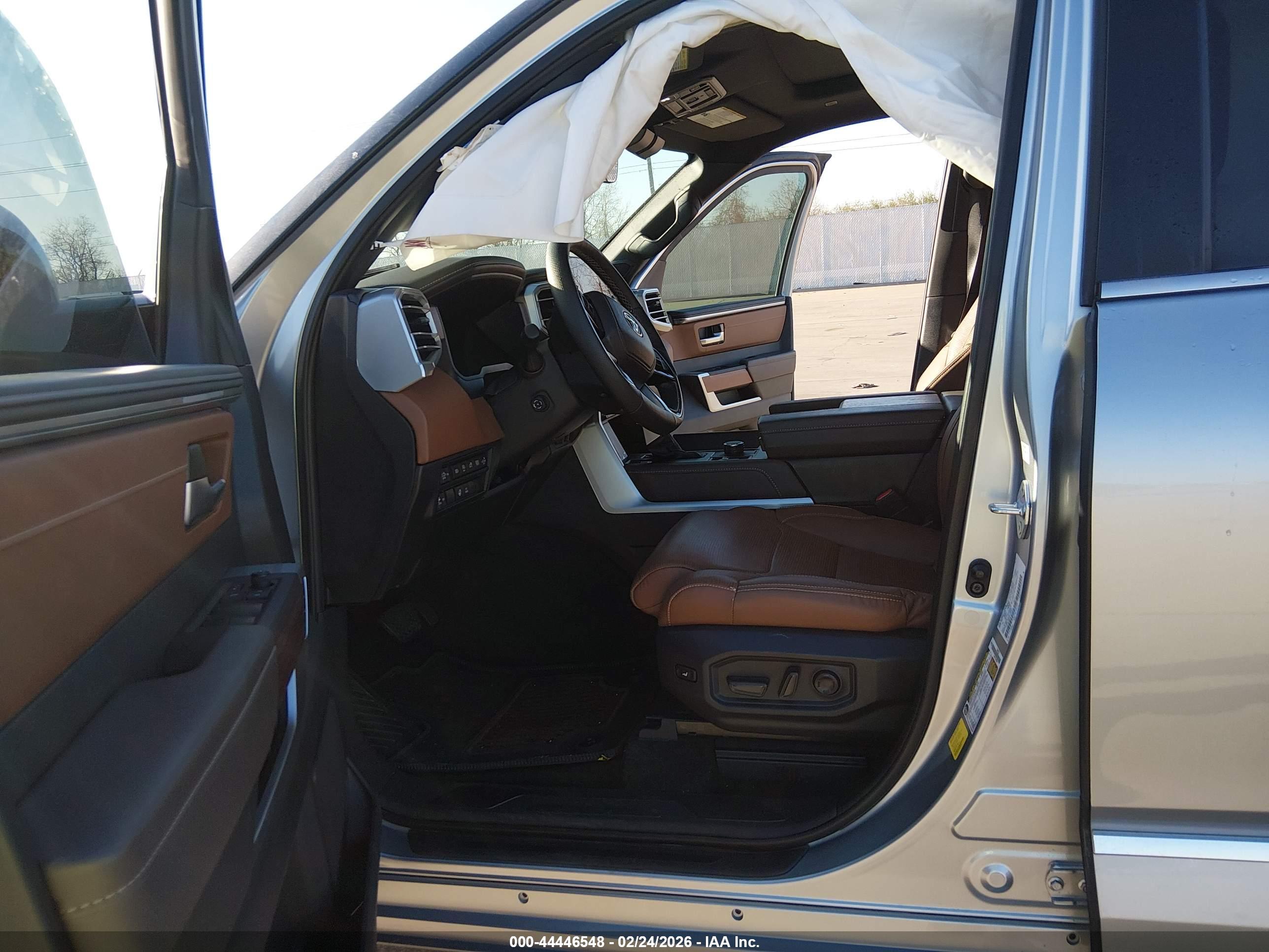 TOYOTA TUNDRA image 8