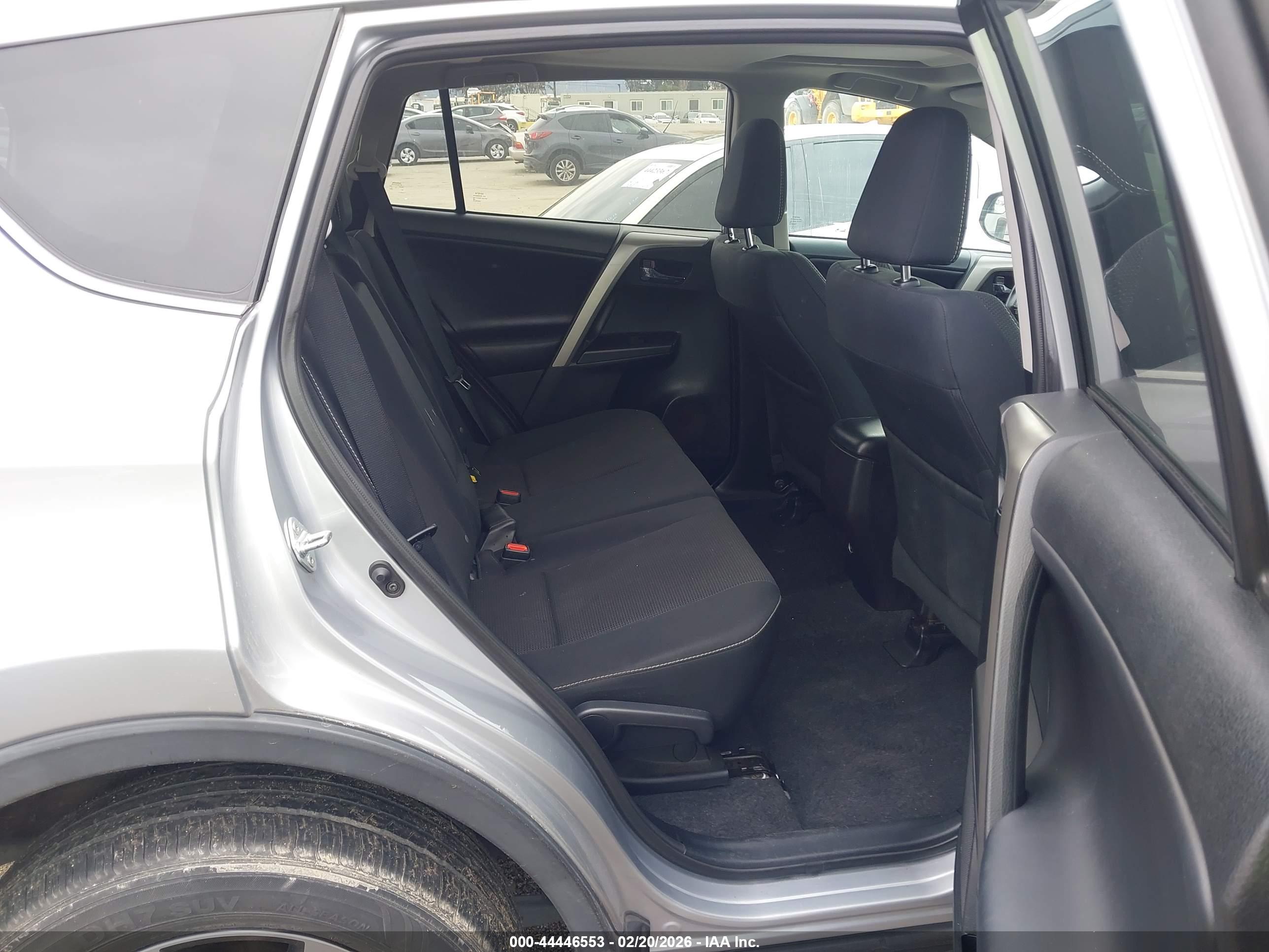 TOYOTA RAV4 image 8