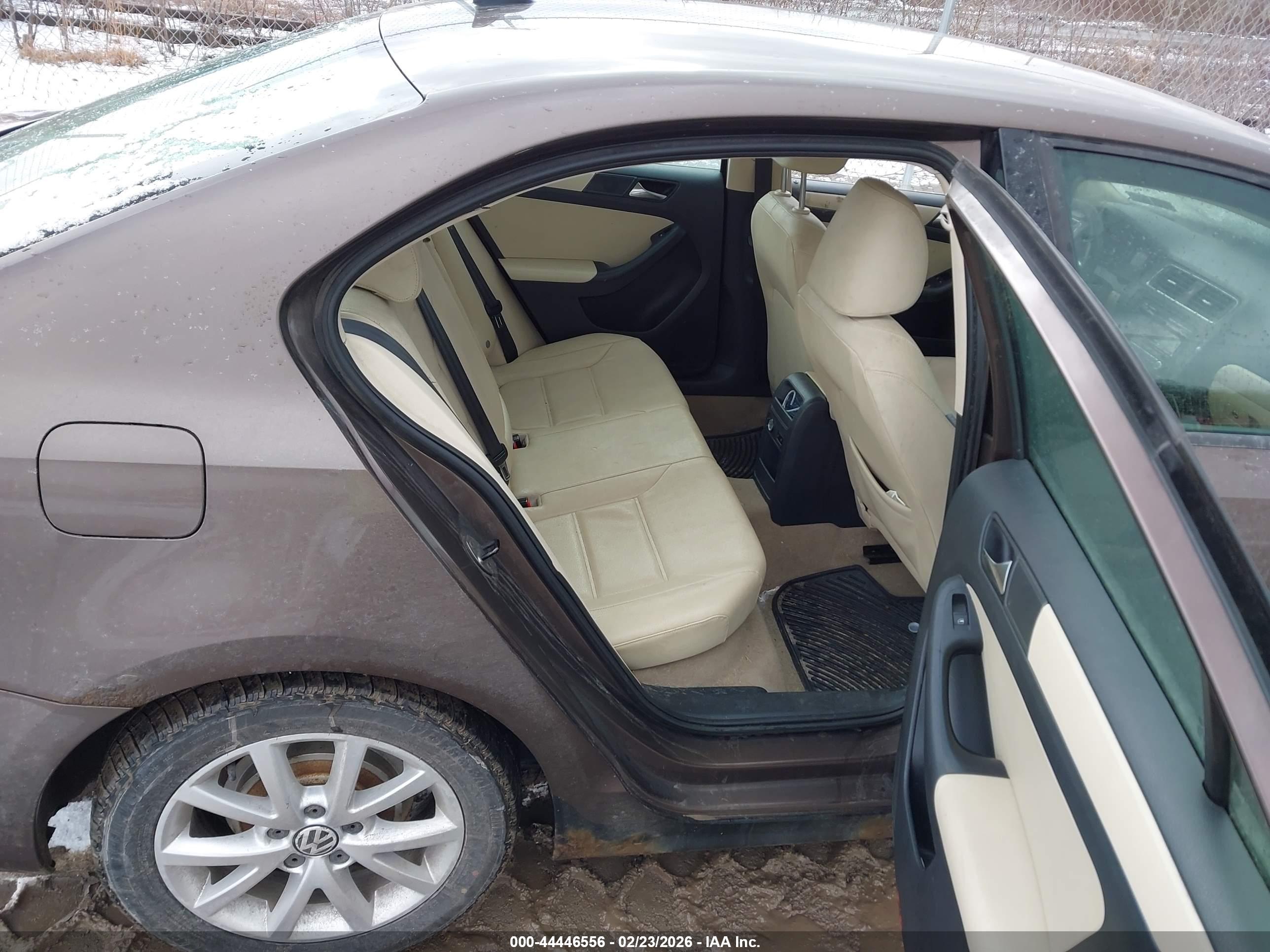 VOLKSWAGEN JETTA image 8