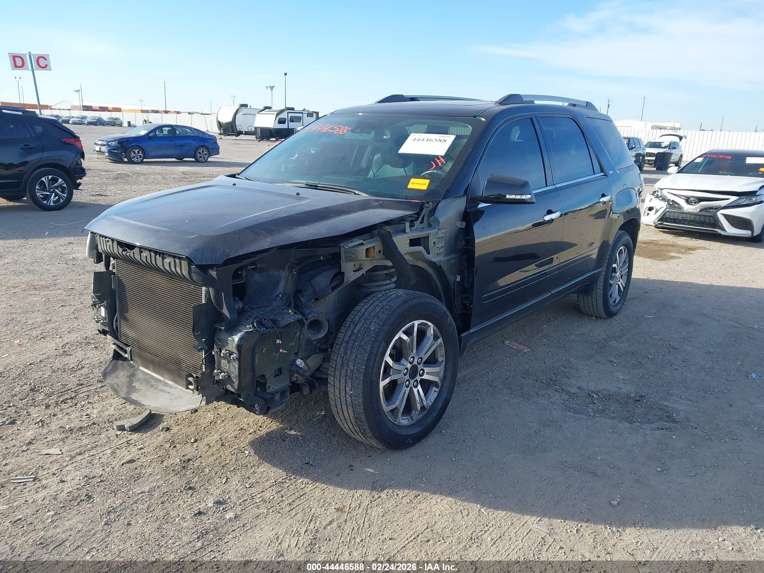 GMC ACADIA image 2