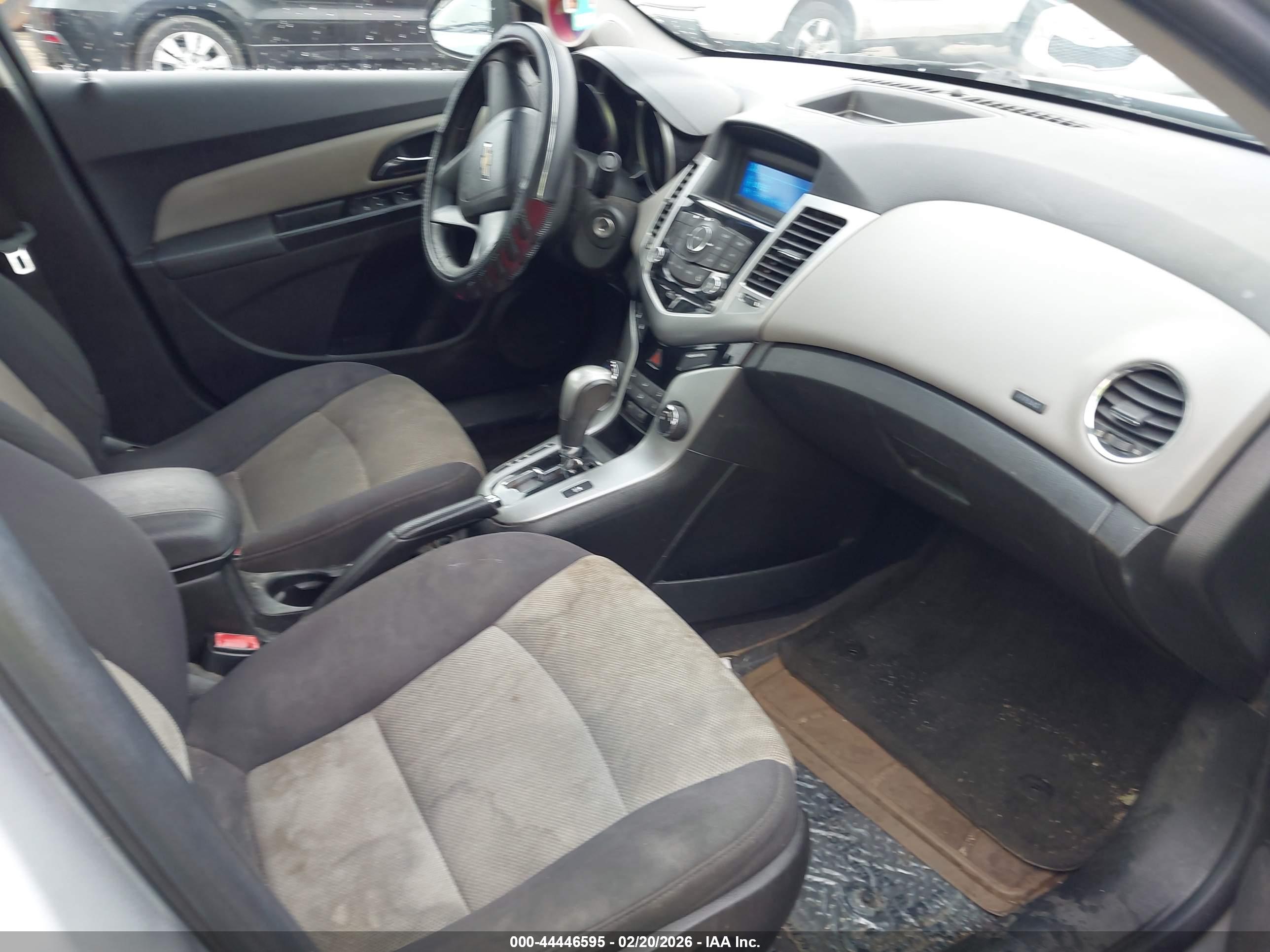 CHEVROLET CRUZE image 5