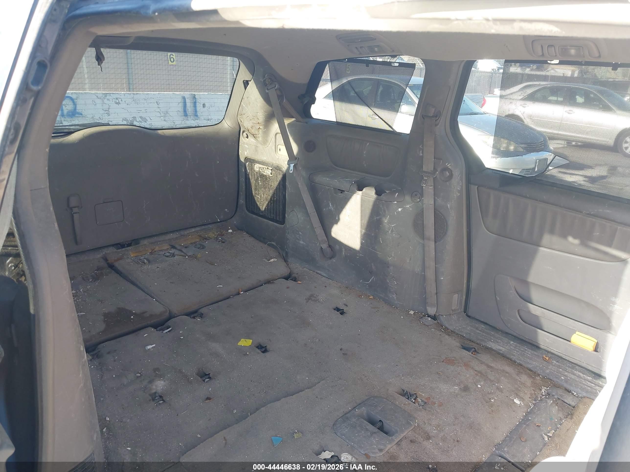 TOYOTA SIENNA image 8