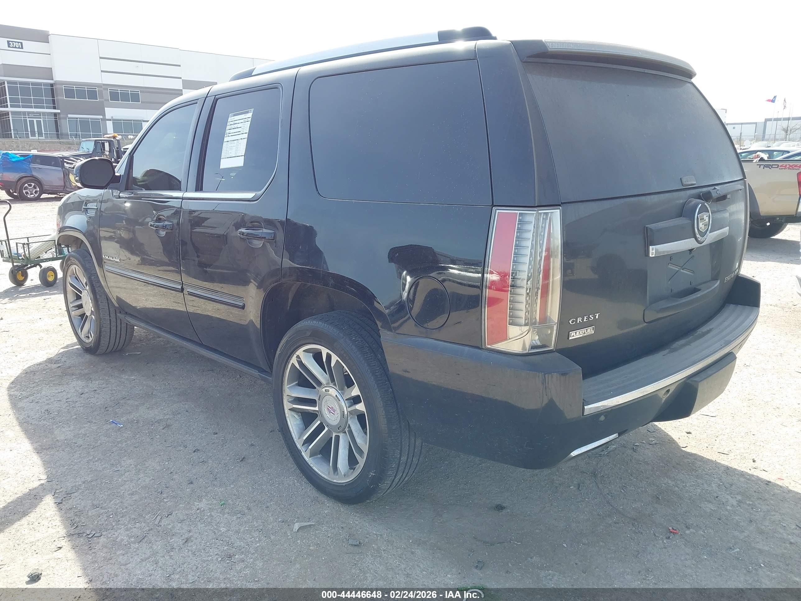 CADILLAC ESCALADE image 3