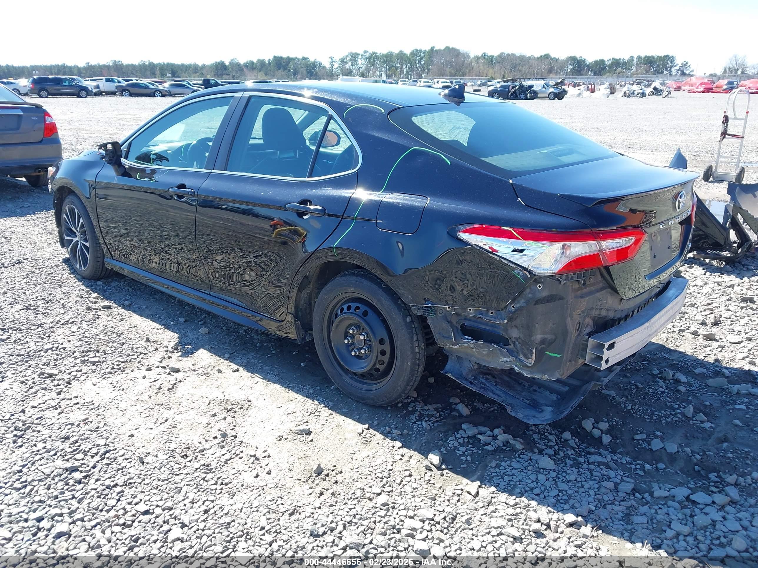 TOYOTA CAMRY image 3