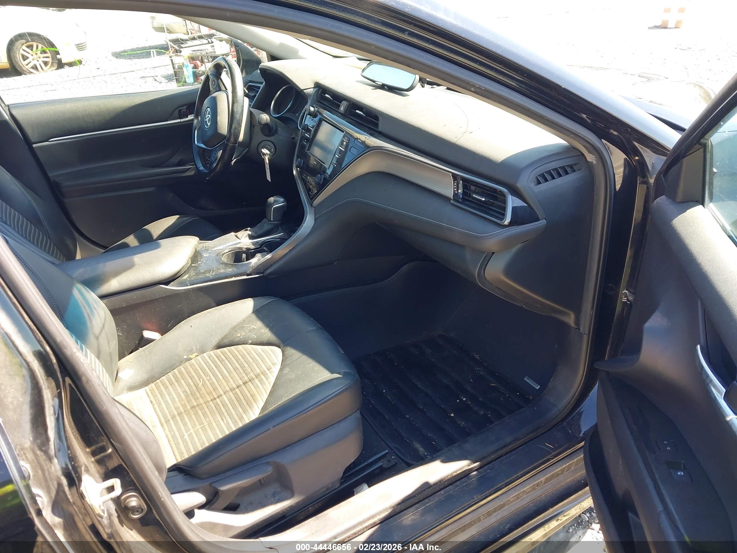 TOYOTA CAMRY image 5