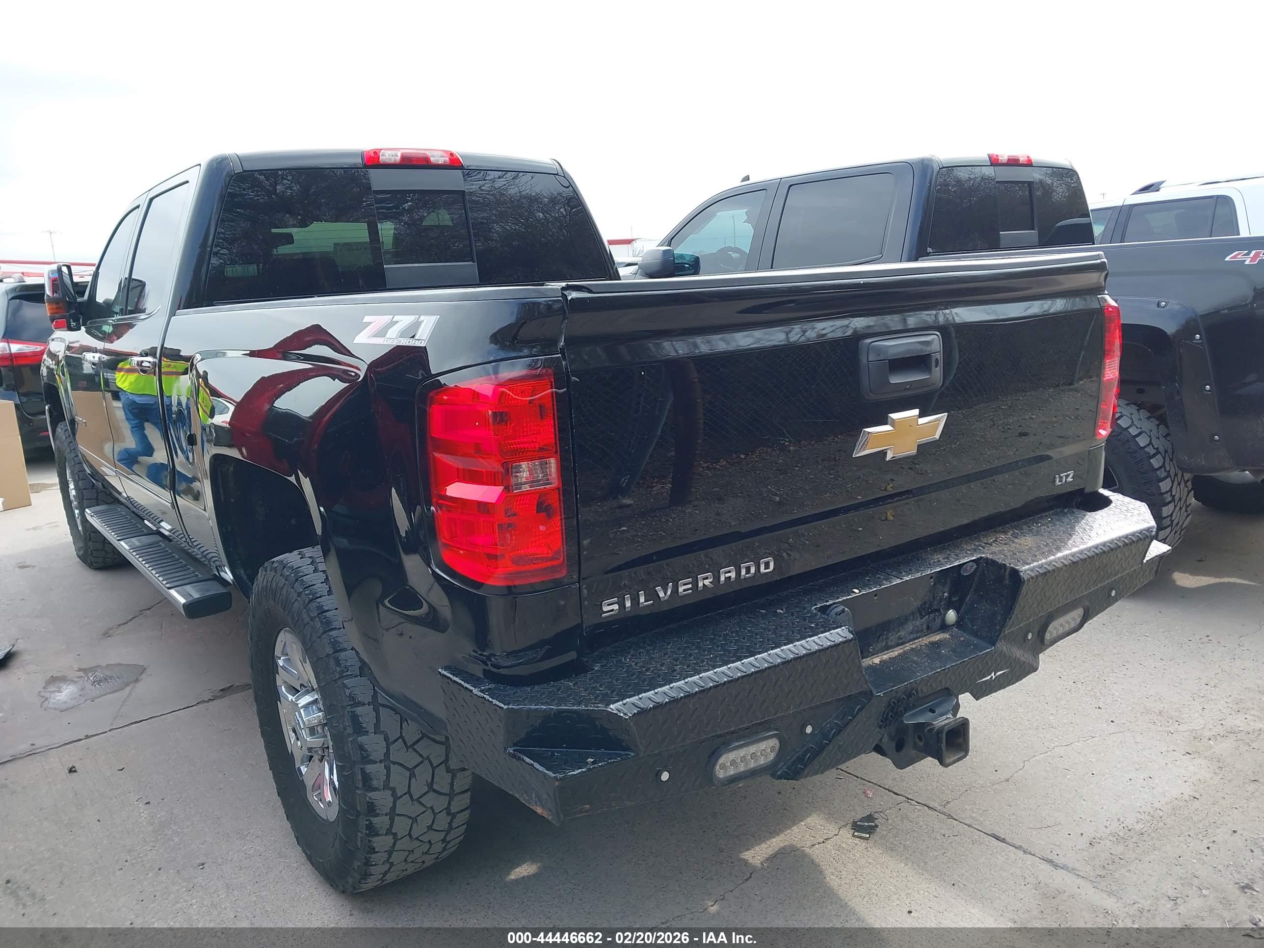 CHEVROLET SILVERADO image 3