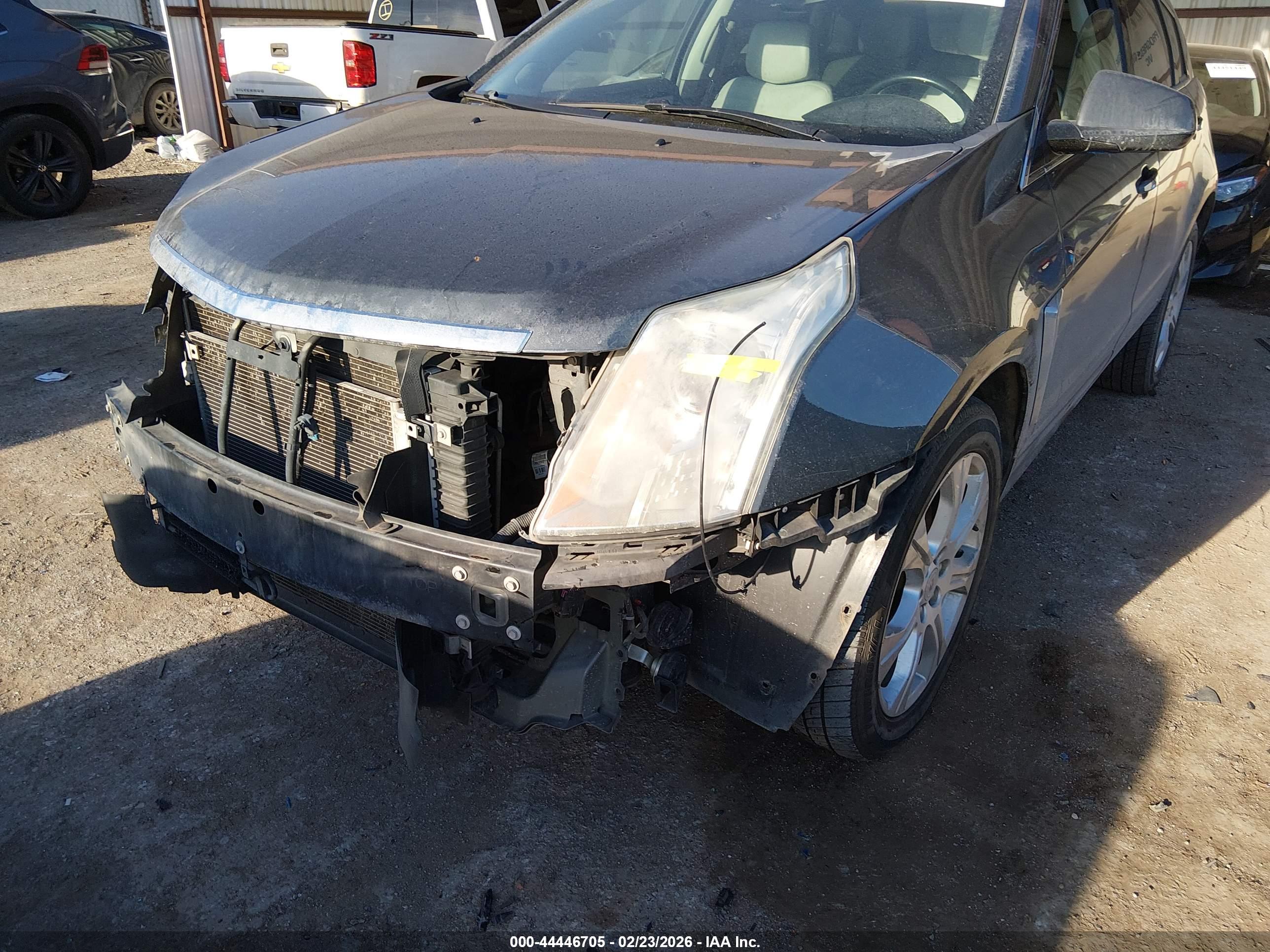 CADILLAC SRX image 6