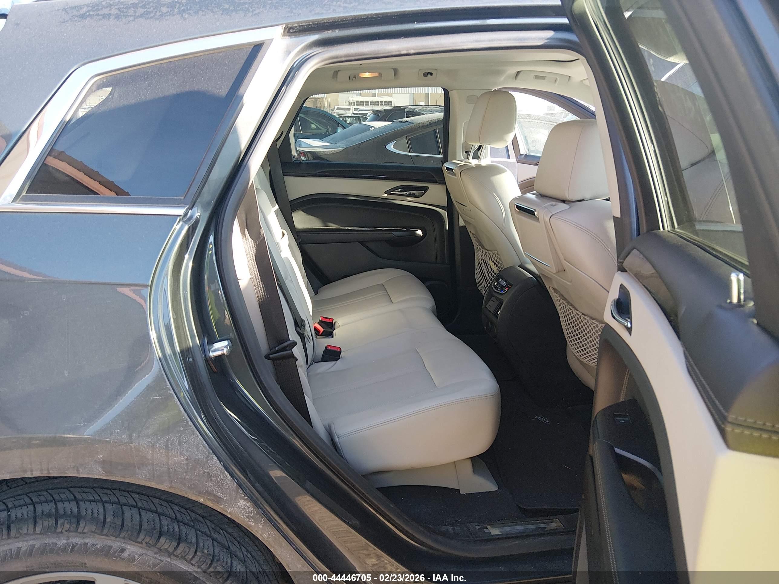 CADILLAC SRX image 8