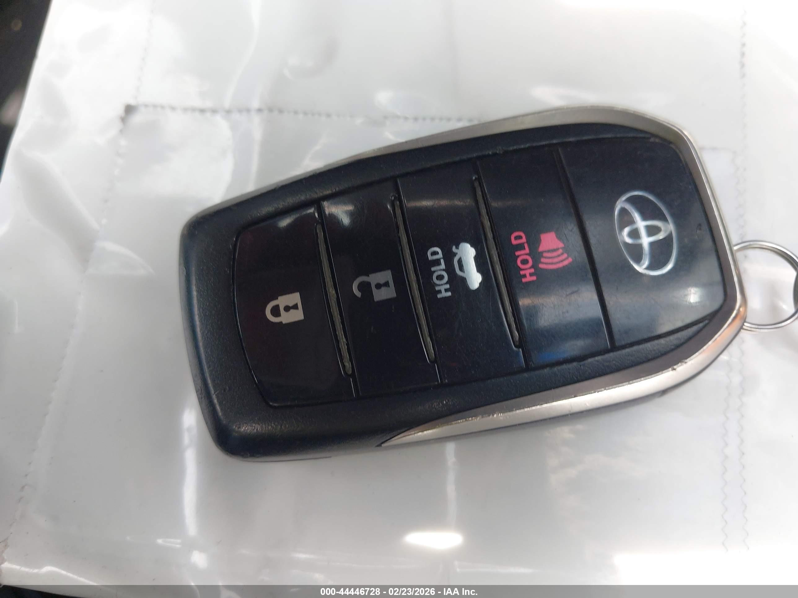 TOYOTA MIRAI image 11