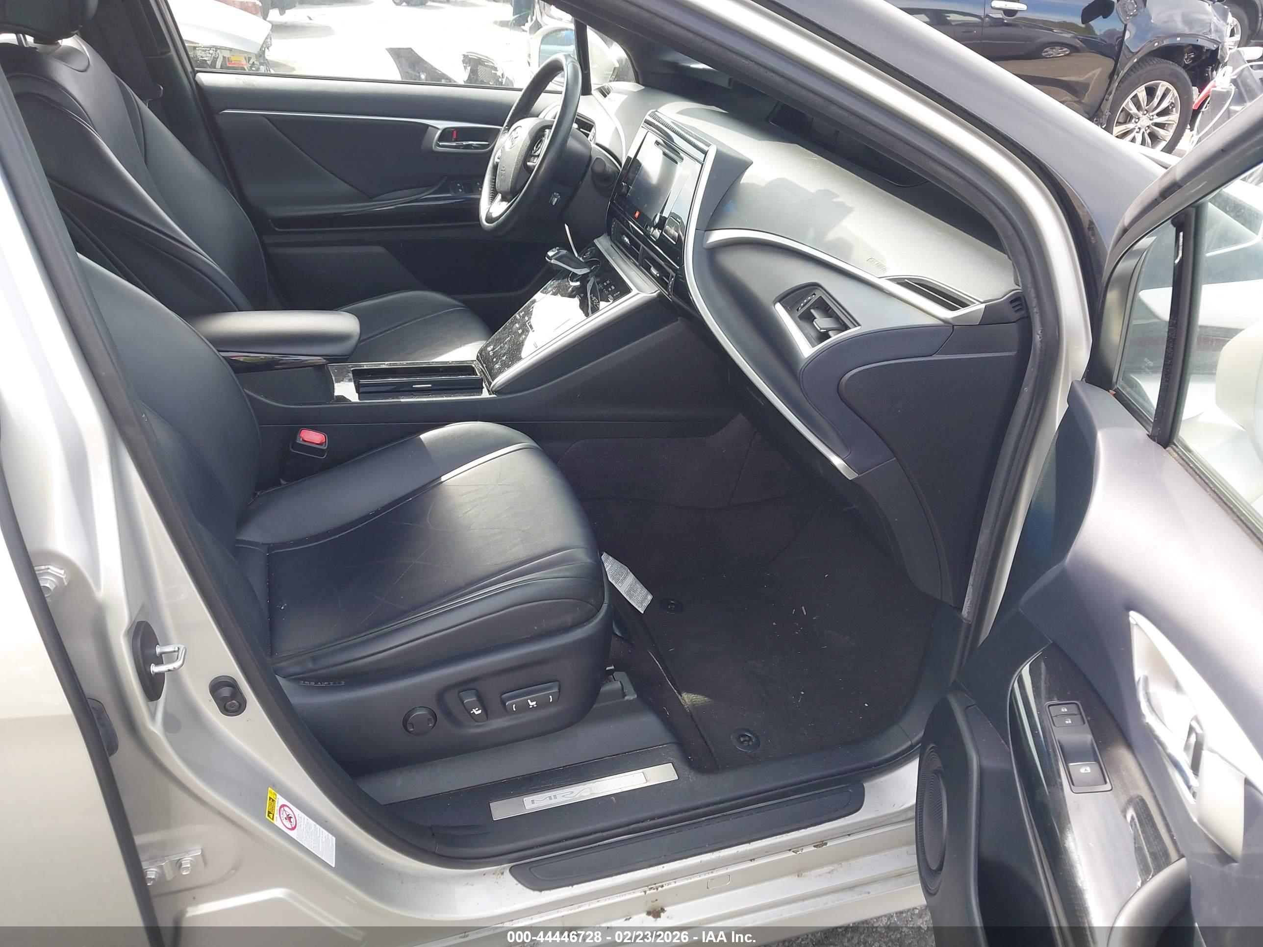 TOYOTA MIRAI image 5