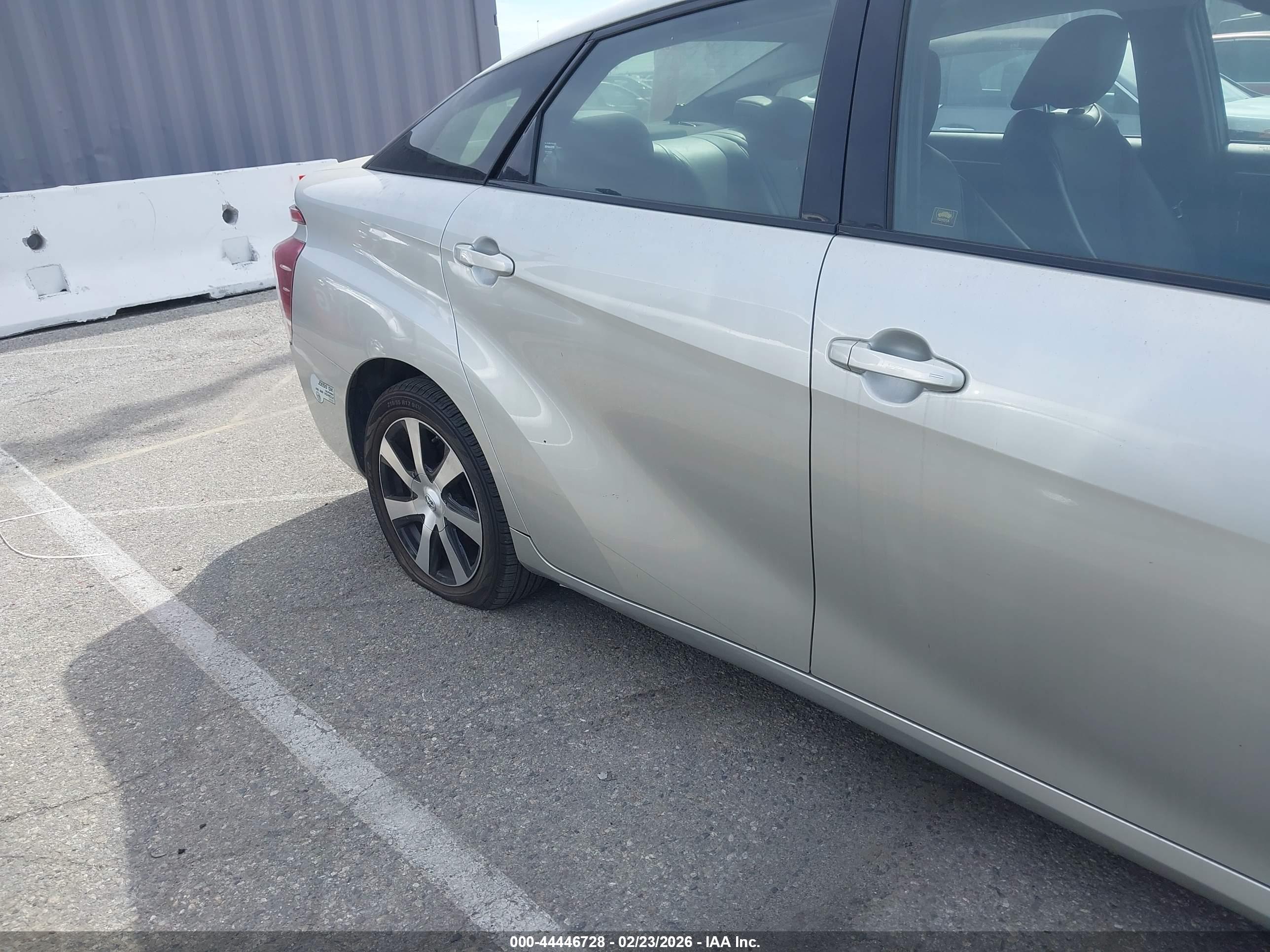 TOYOTA MIRAI image 6