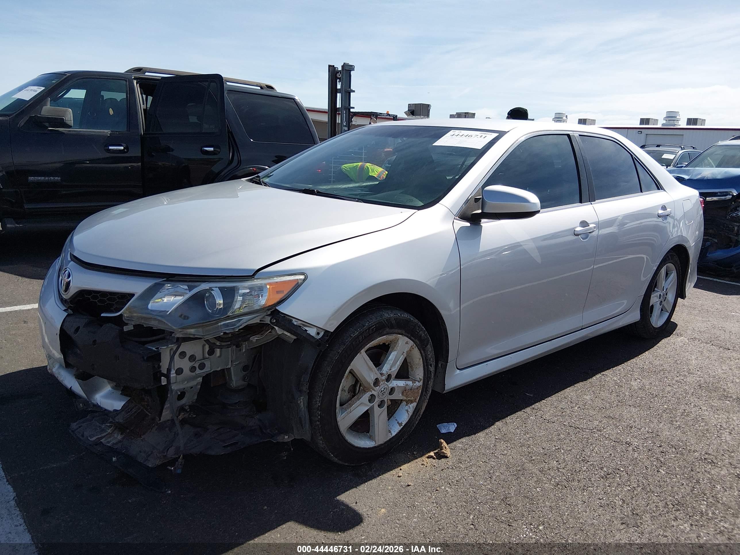 TOYOTA CAMRY image 2