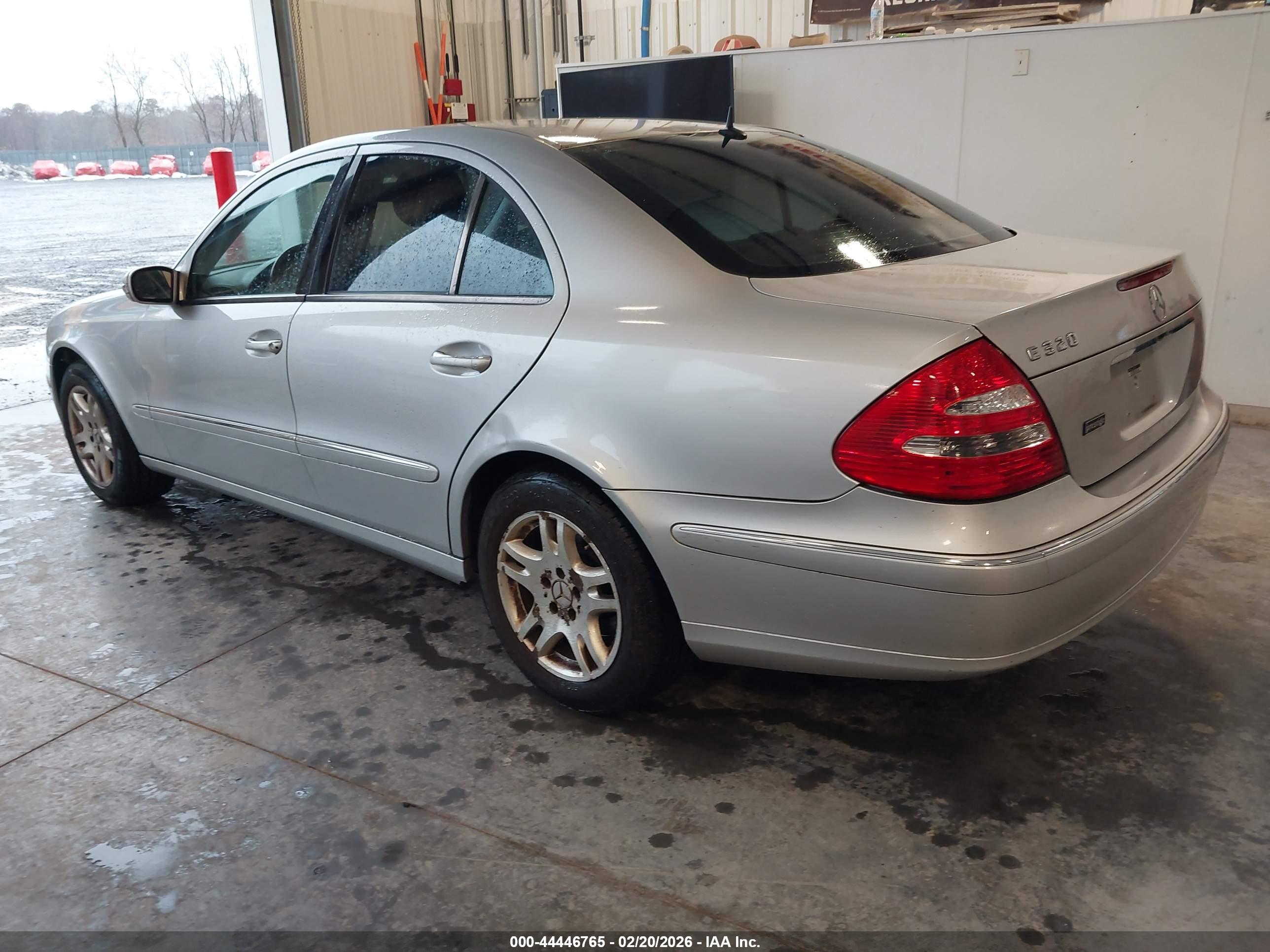 MERCEDES-BENZ E image 3