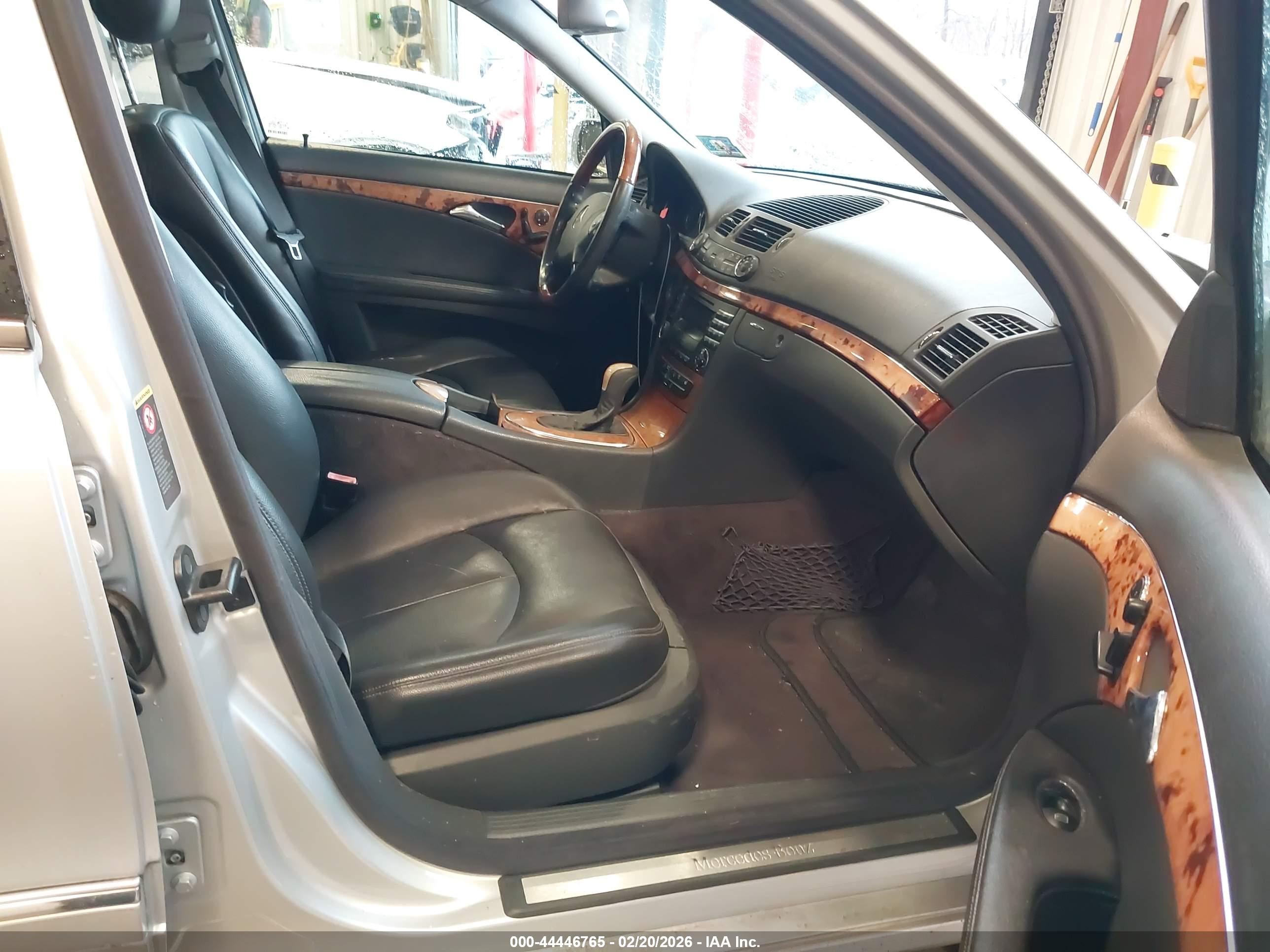 MERCEDES-BENZ E image 5