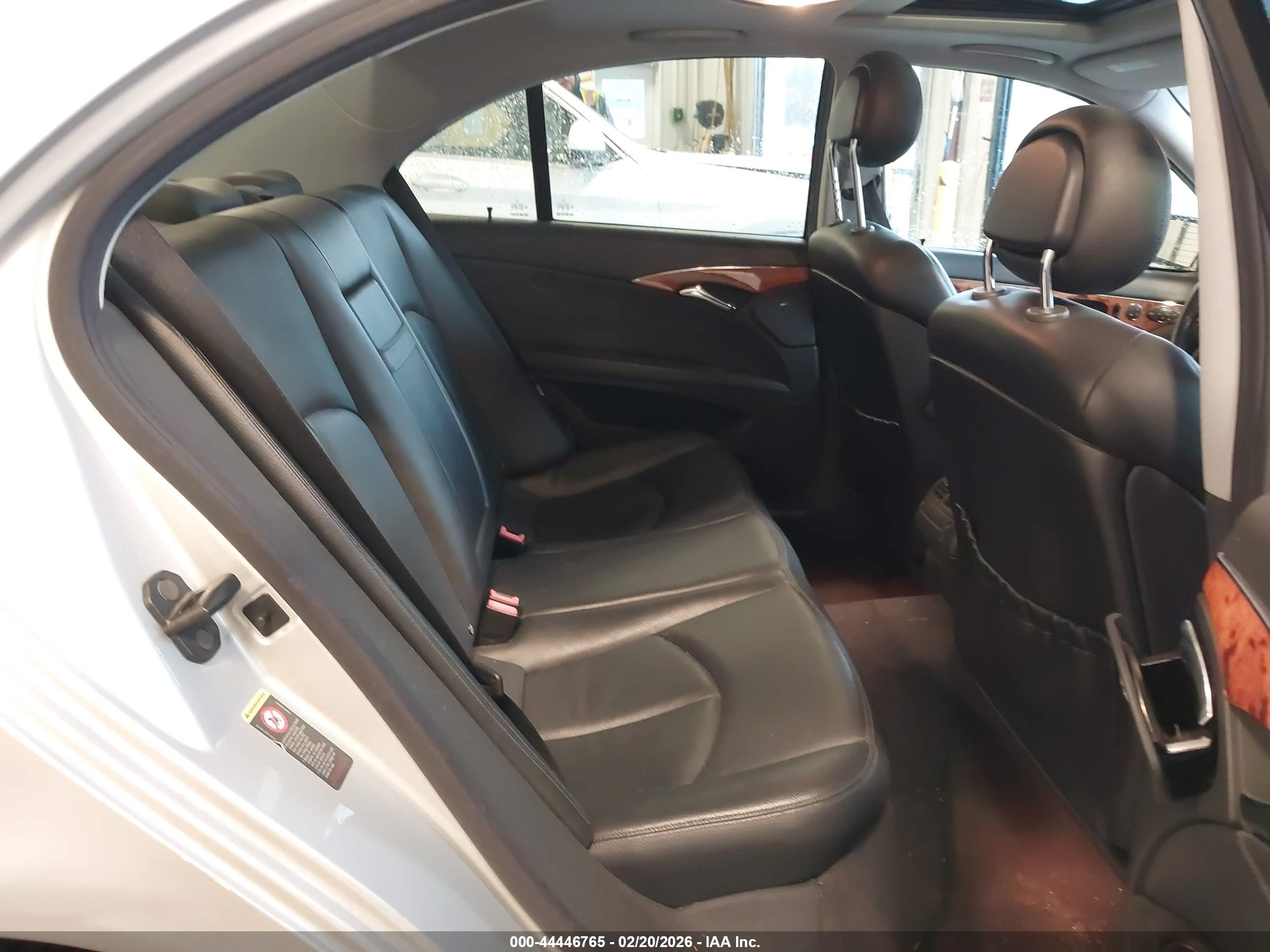 MERCEDES-BENZ E image 8