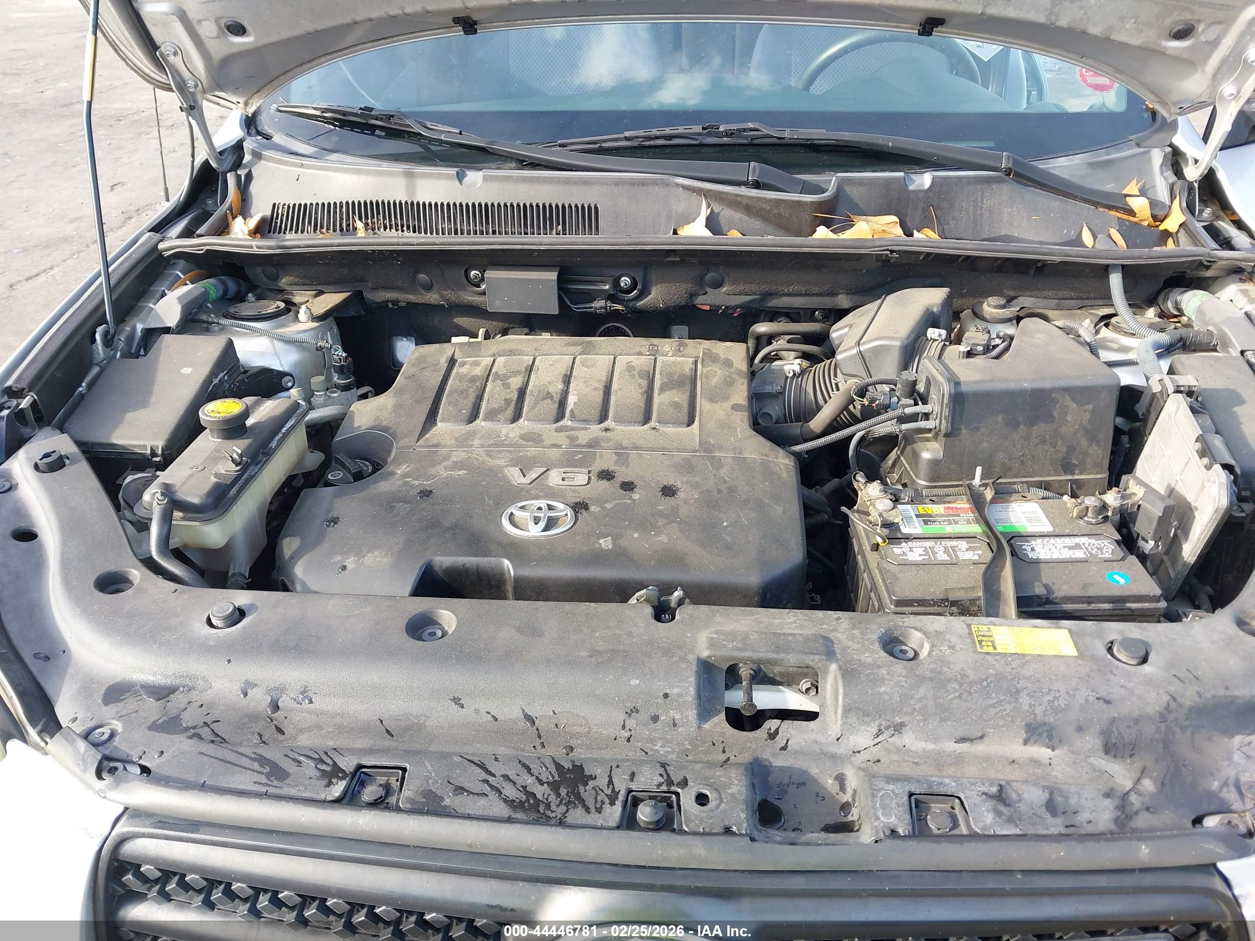 TOYOTA RAV4 image 10
