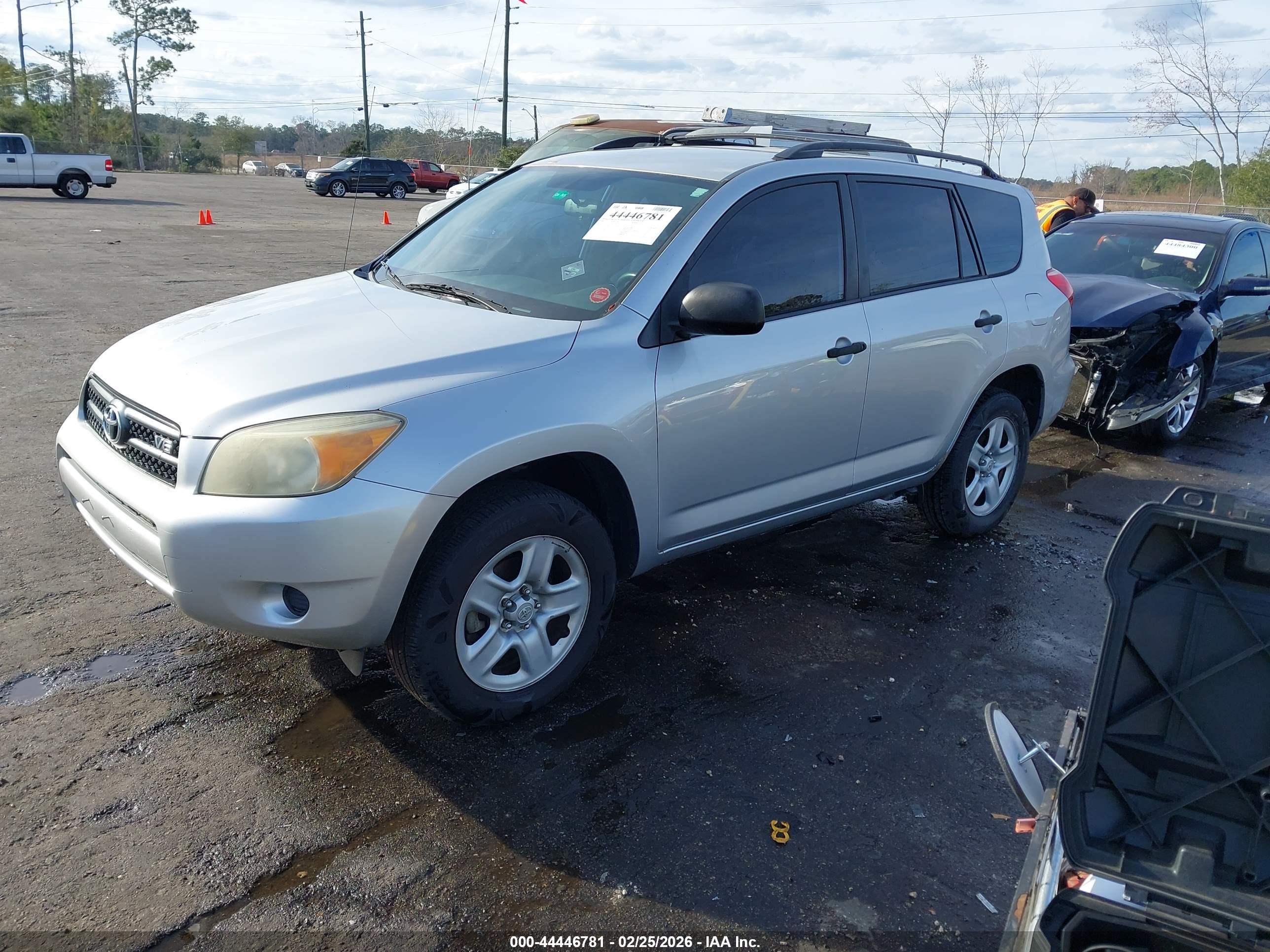 TOYOTA RAV4 image 2