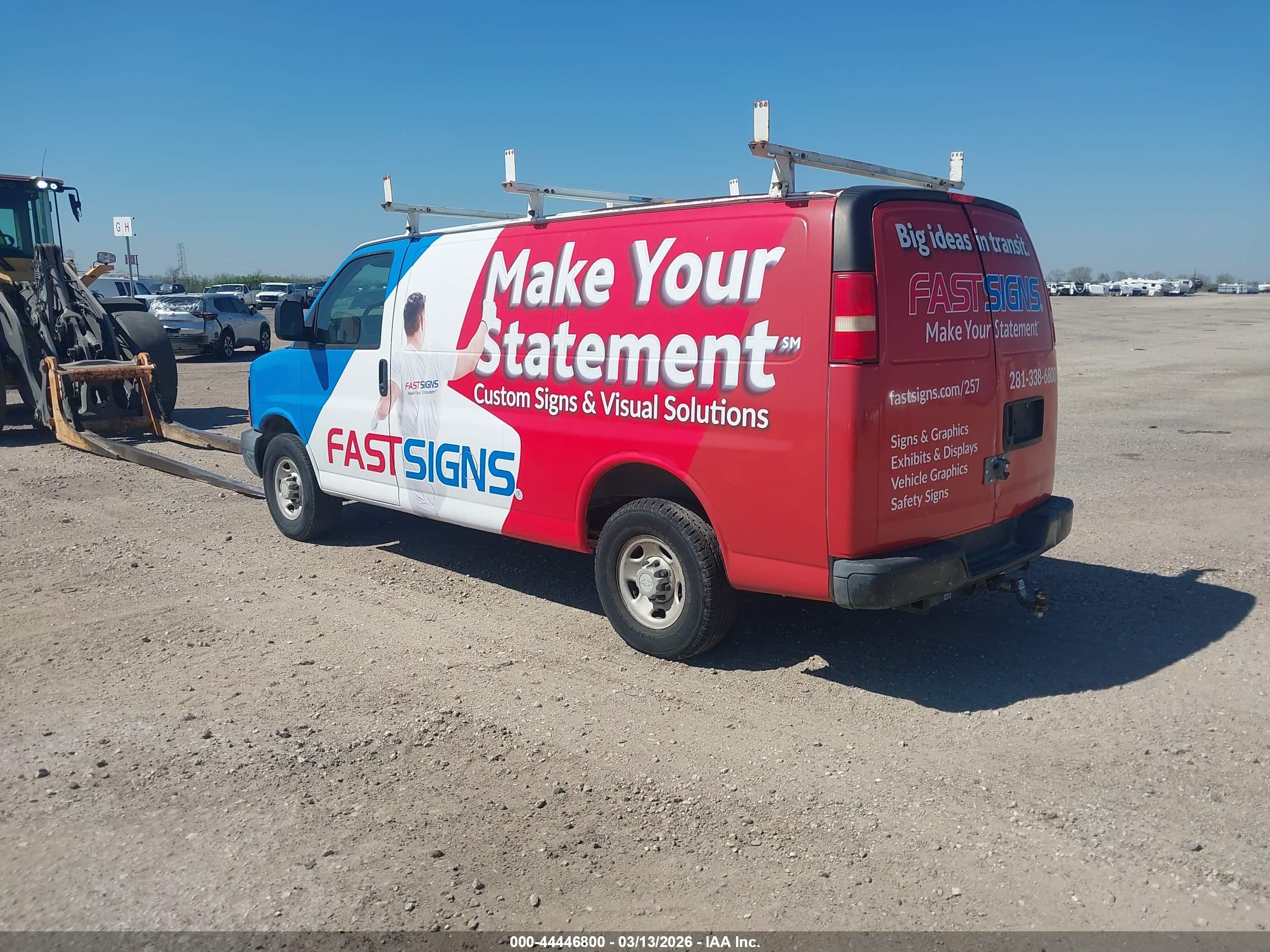 CHEVROLET EXPRESS image 3