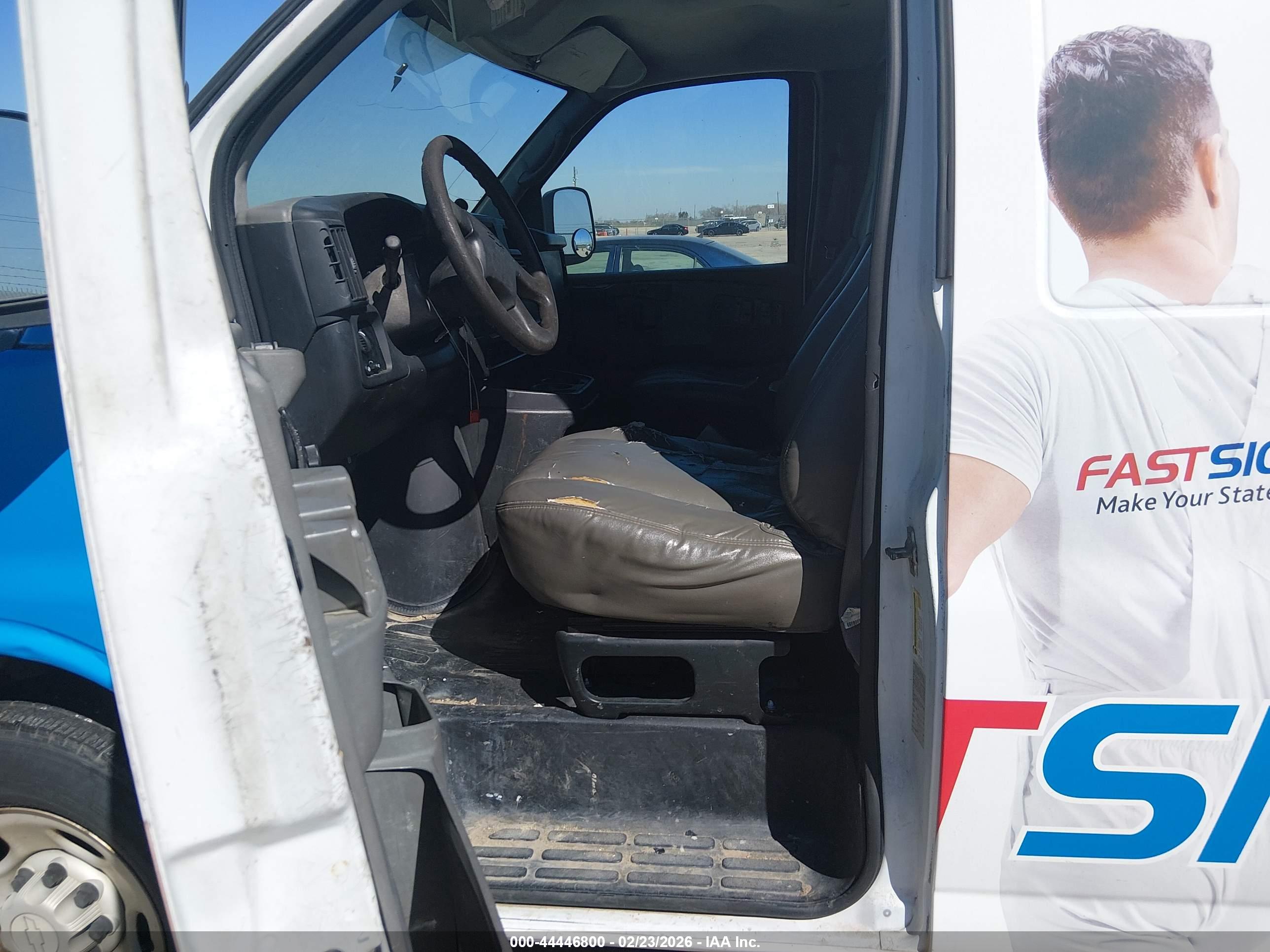 CHEVROLET EXPRESS image 8