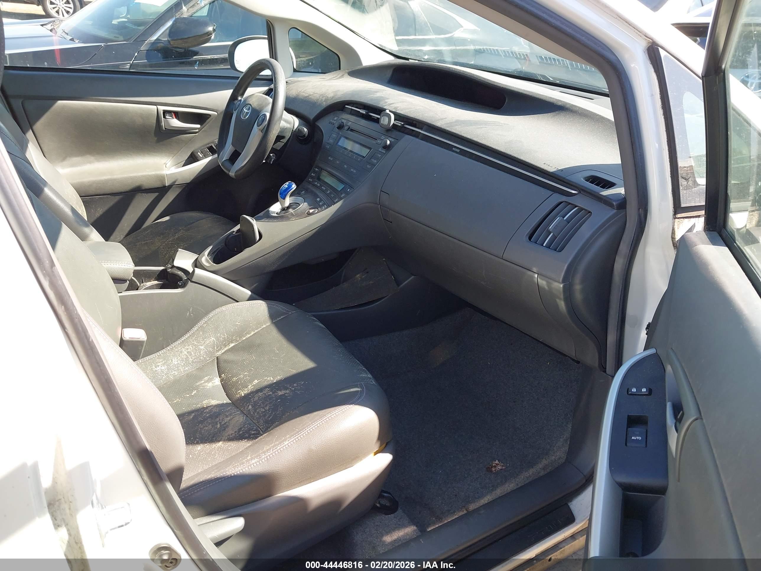 TOYOTA PRIUS image 5