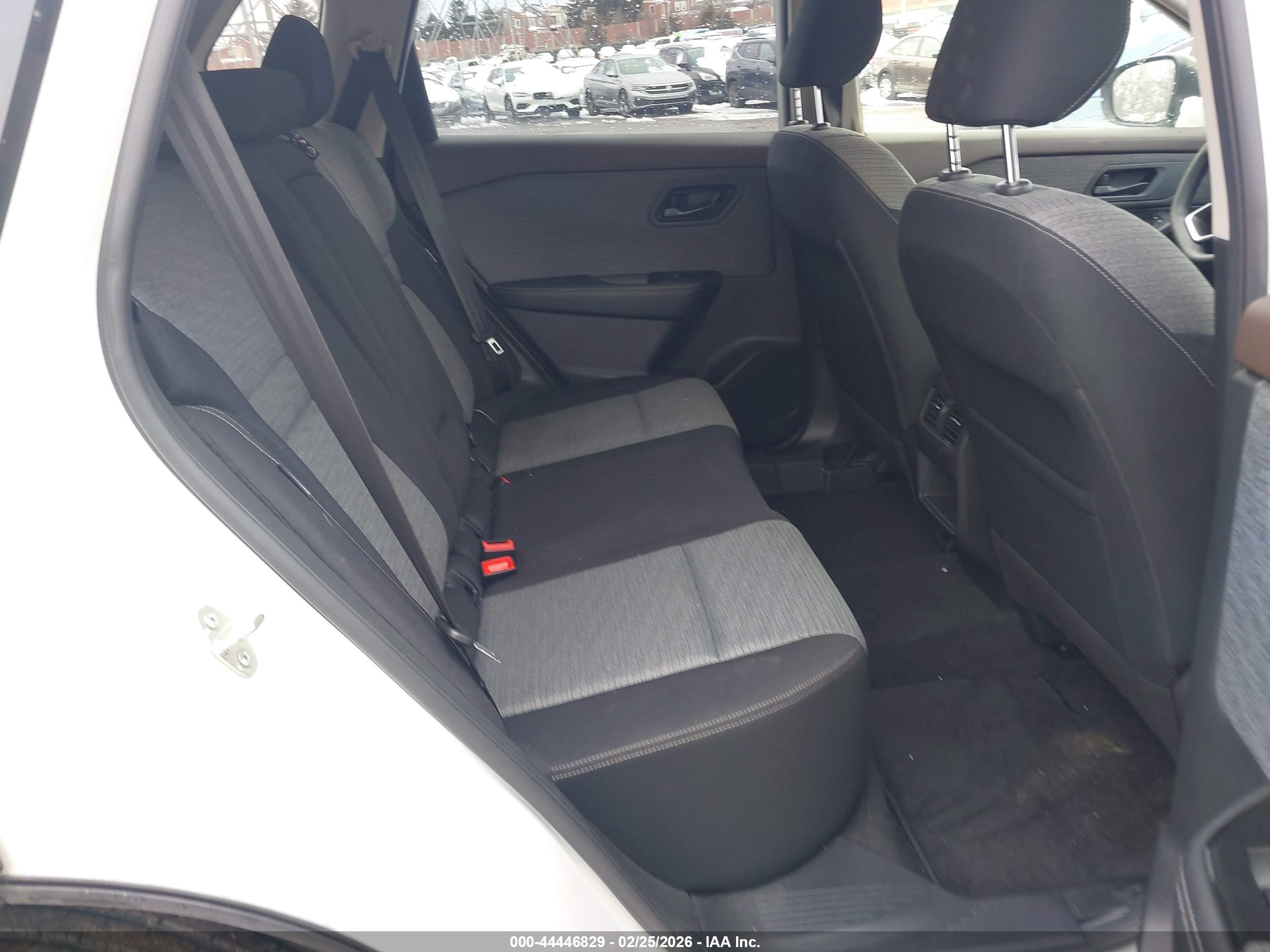 NISSAN ROGUE image 8