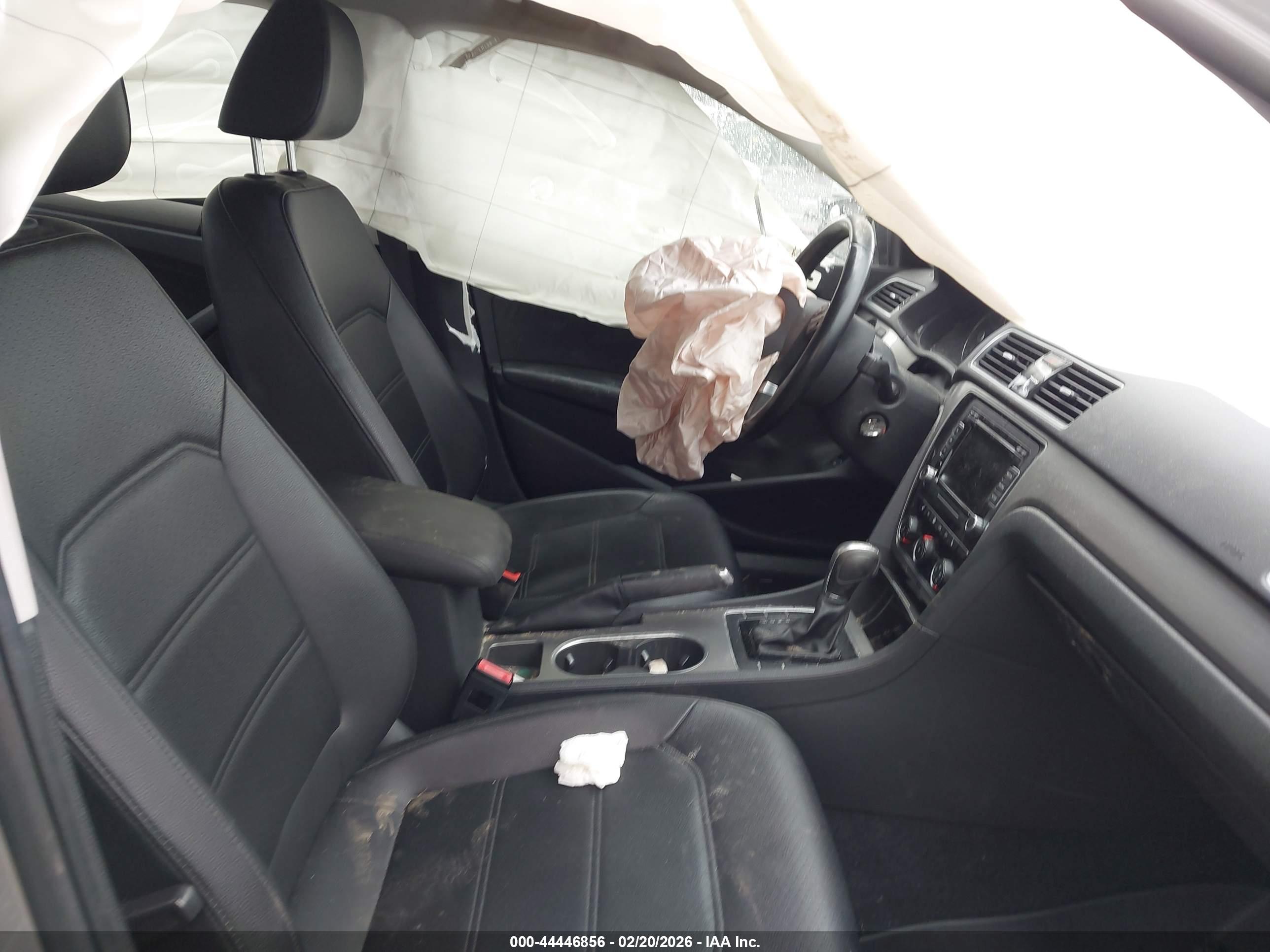 VOLKSWAGEN PASSAT image 5
