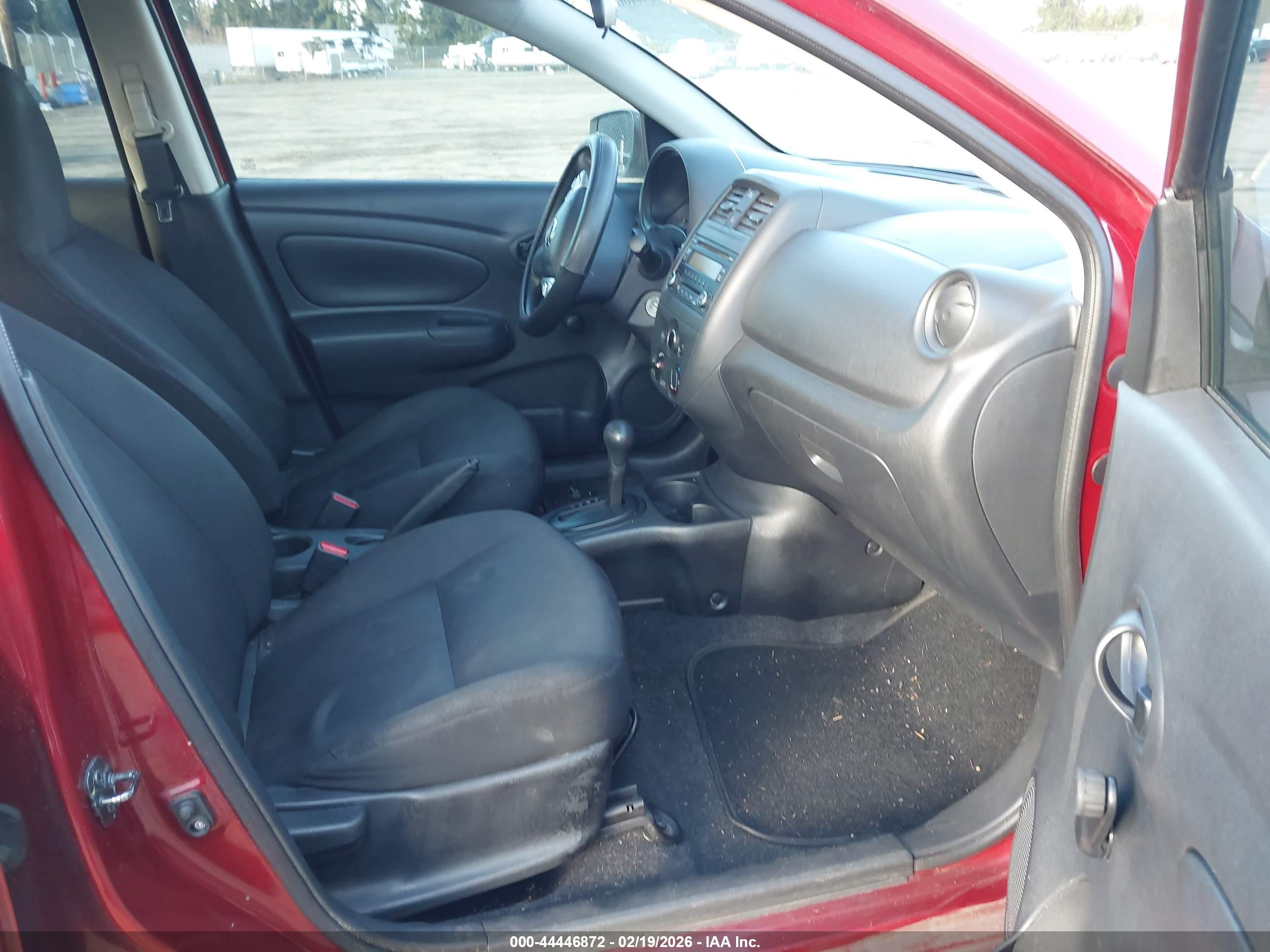 NISSAN VERSA image 5