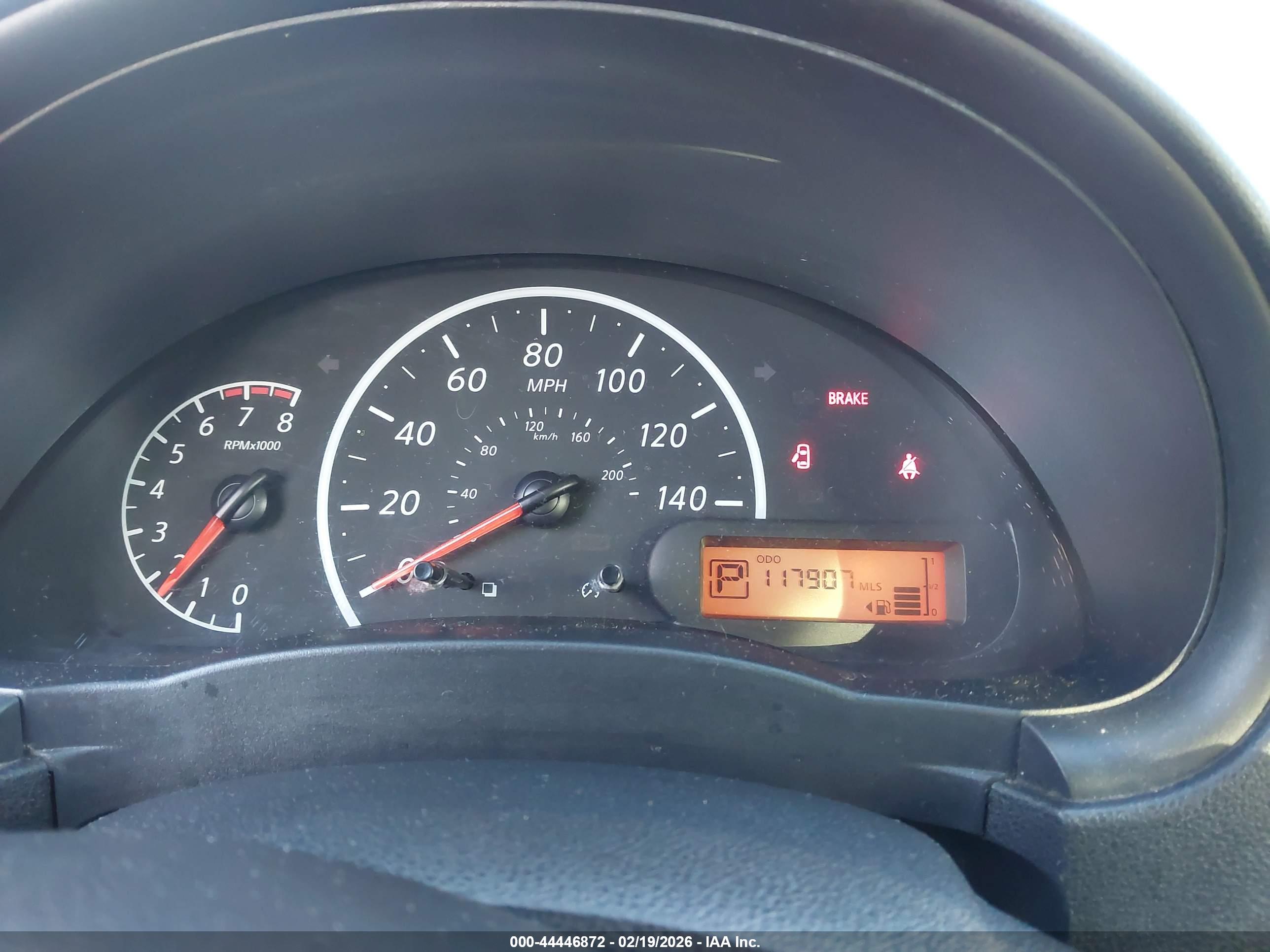 NISSAN VERSA image 7