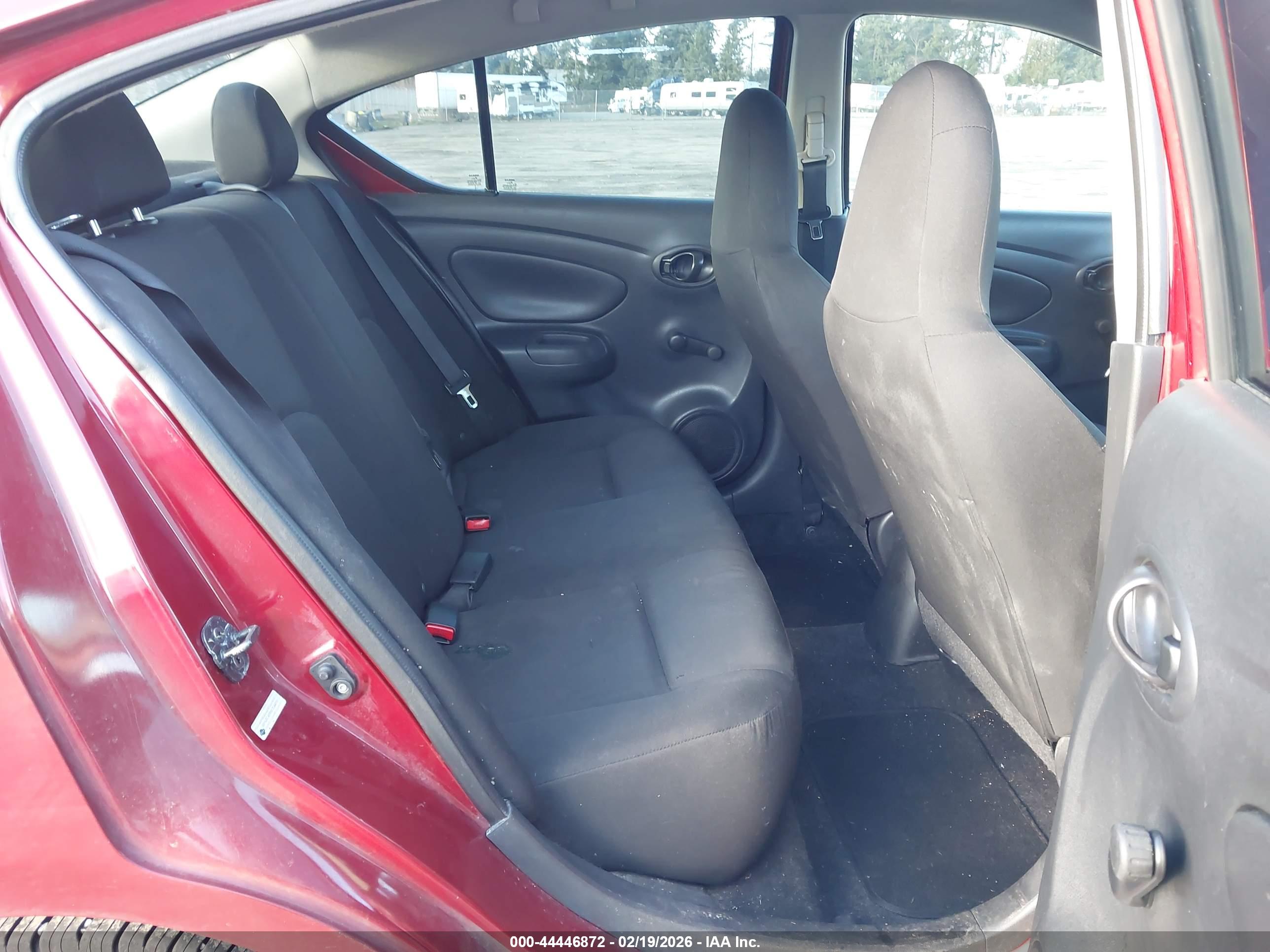 NISSAN VERSA image 8
