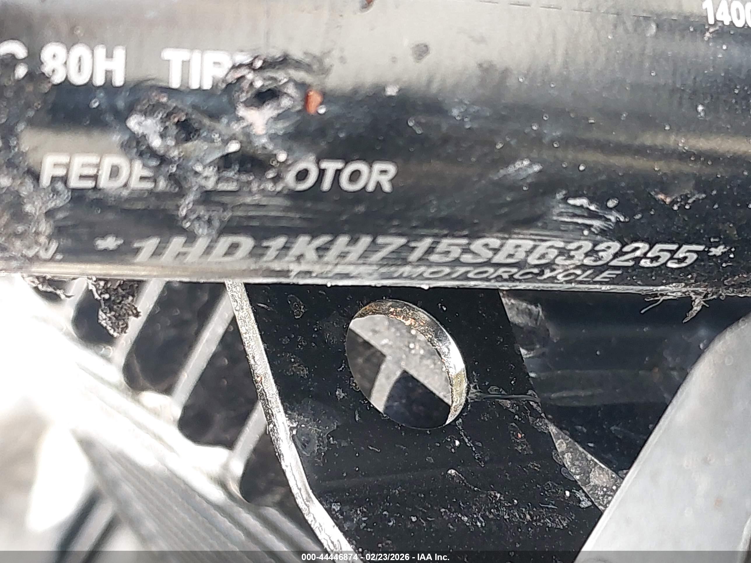 HARLEY-DAVIDSON FLTRX image 10
