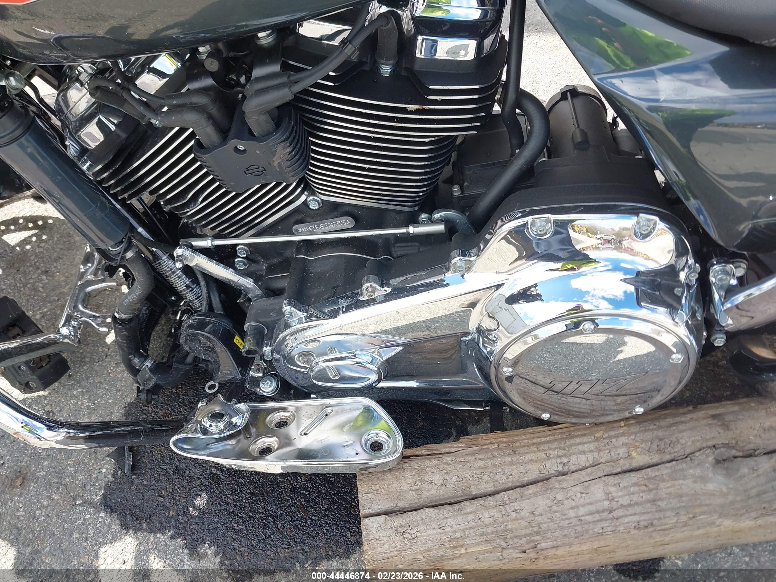 HARLEY-DAVIDSON FLTRX image 9
