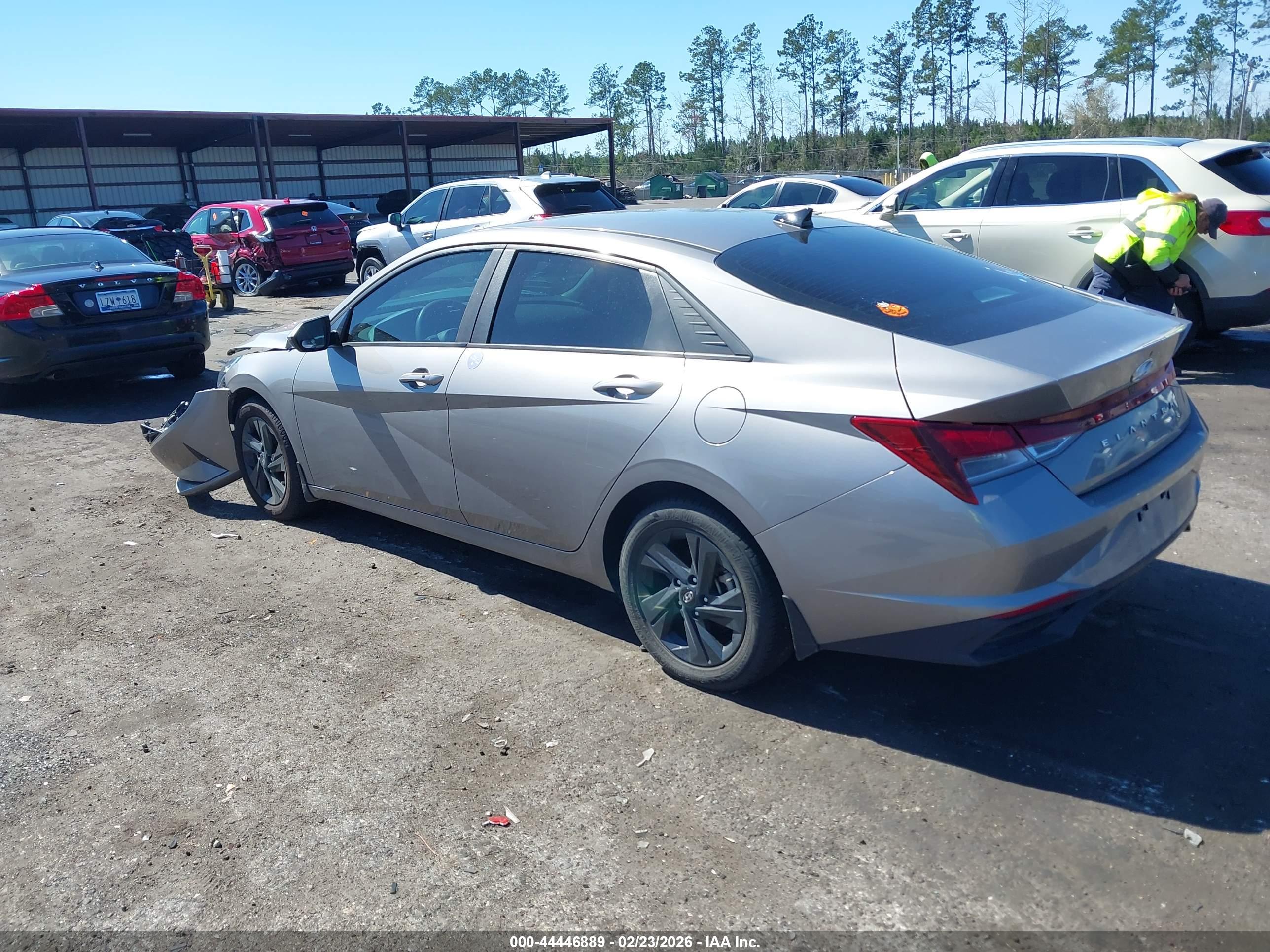 HYUNDAI ELANTRA image 3