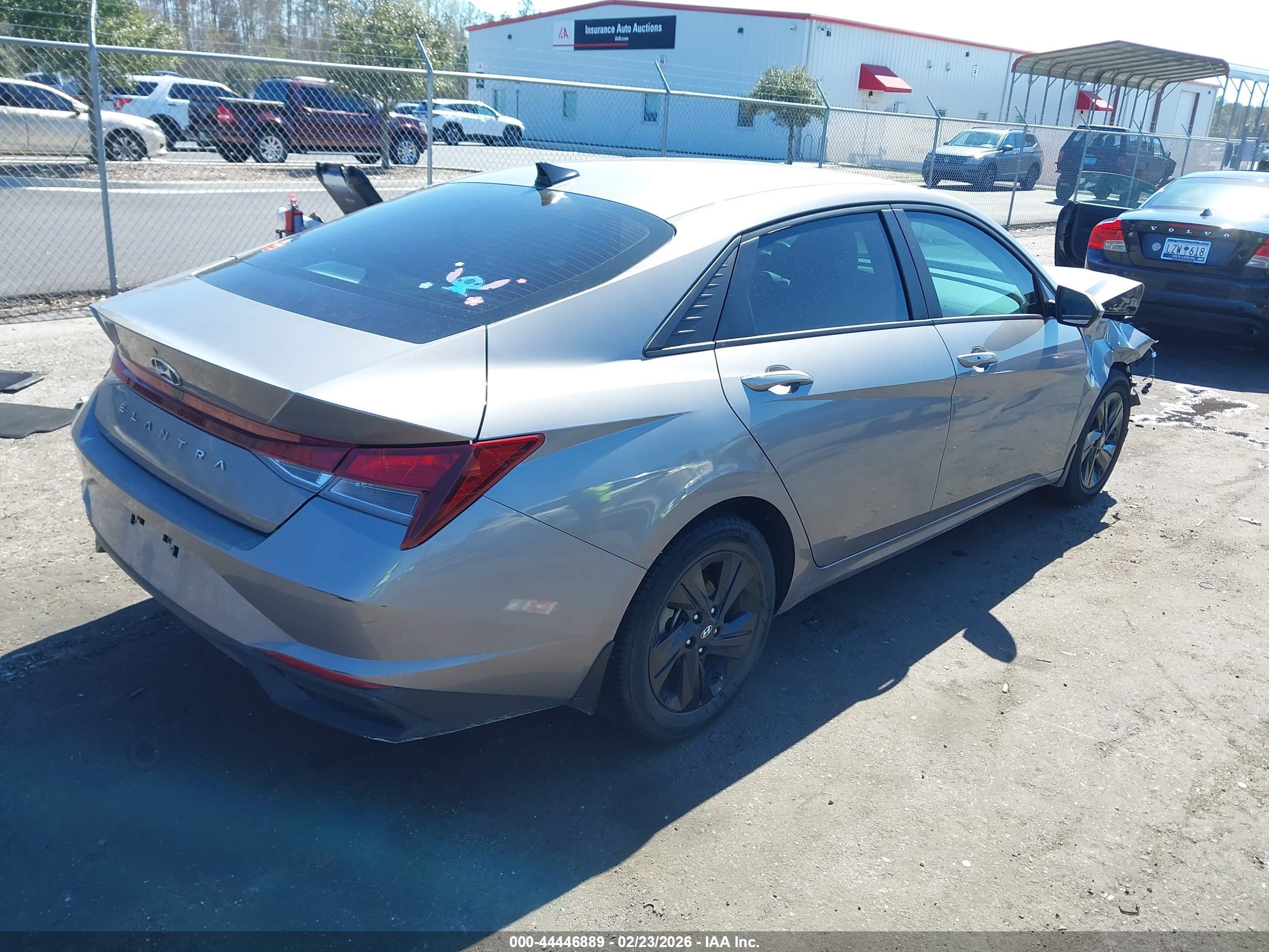 HYUNDAI ELANTRA image 4
